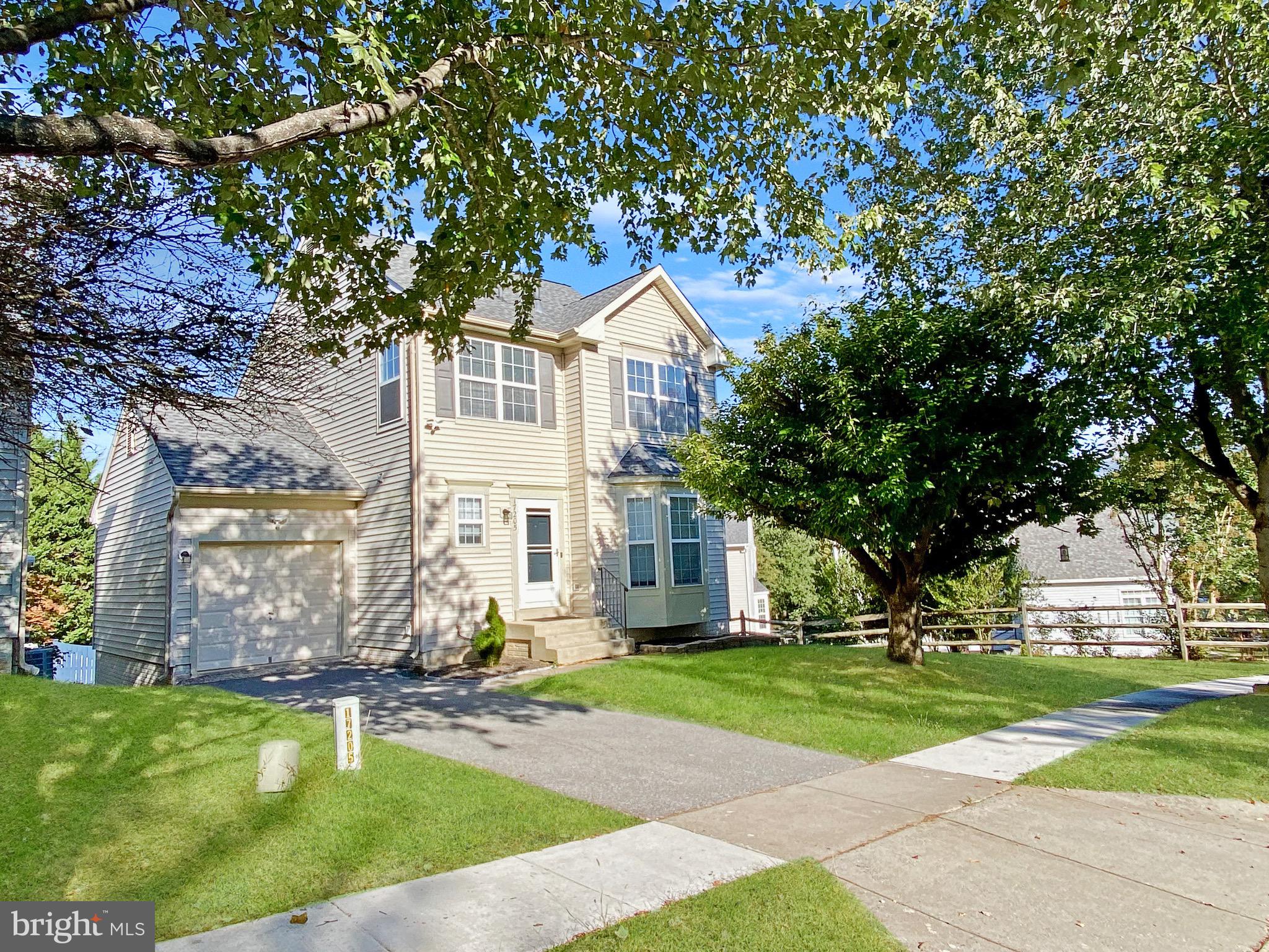 BROWNSTOWN ESTATES - Residential Lease