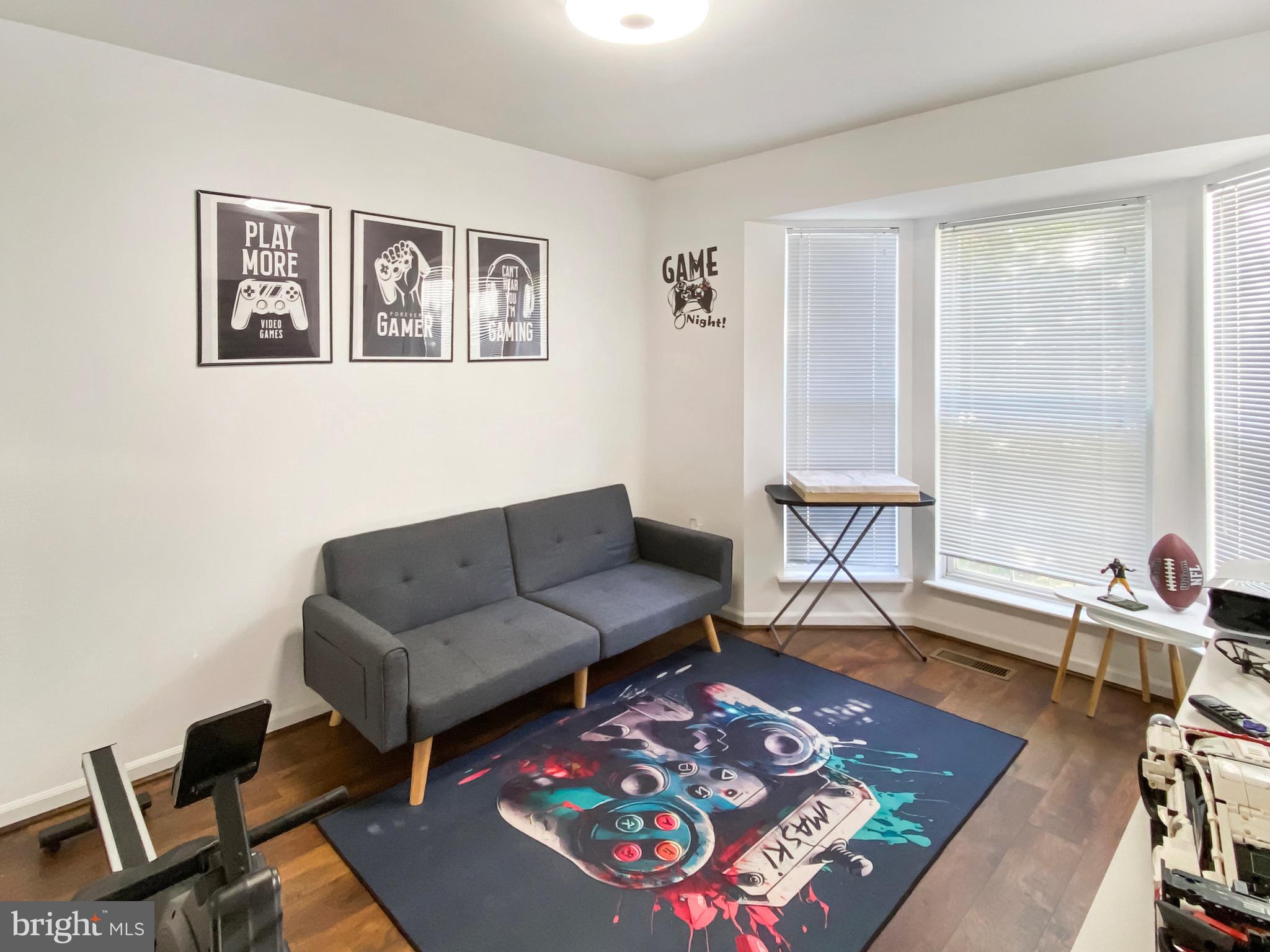 BROWNSTOWN ESTATES - Residential Lease