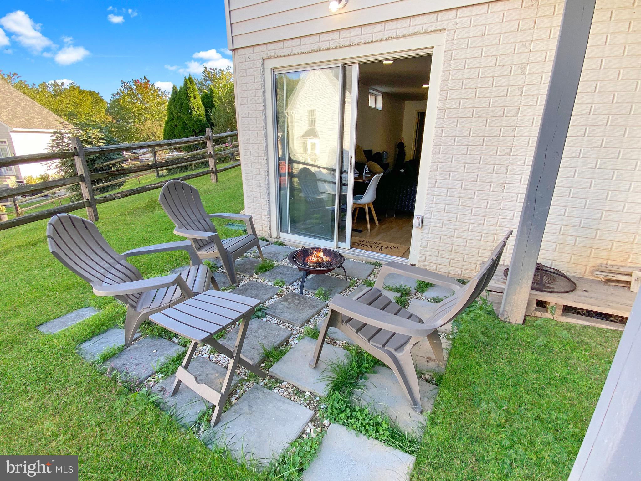 BROWNSTOWN ESTATES - Residential Lease