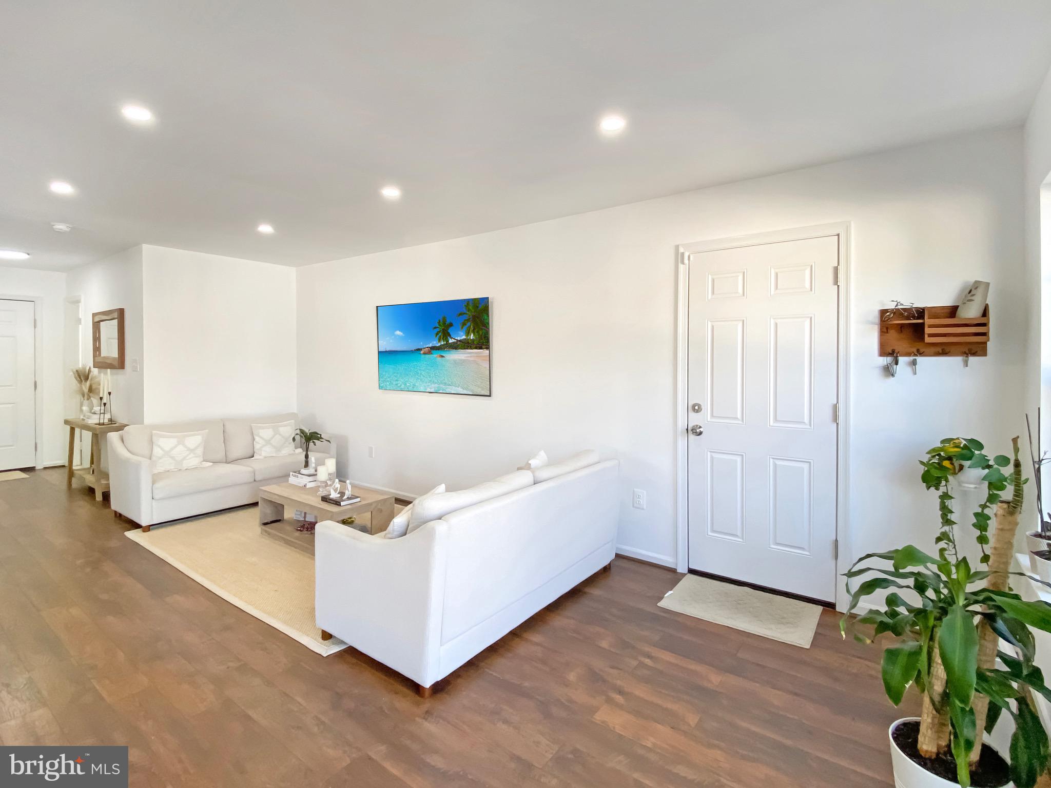 BROWNSTOWN ESTATES - Residential Lease