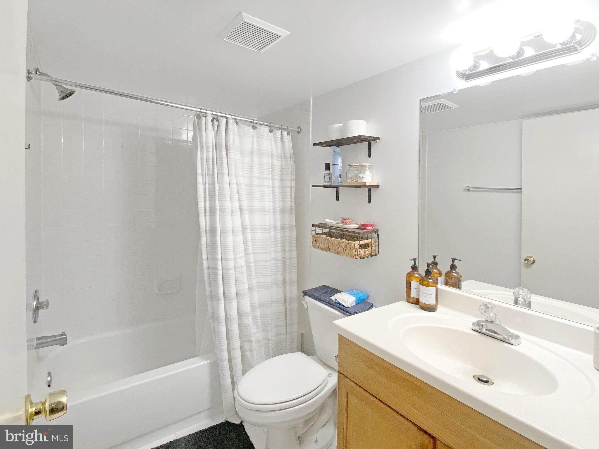 BROWNSTOWN ESTATES - Residential Lease