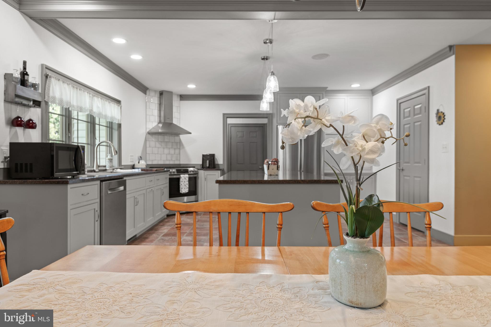 COUNTRY MEADOWS - Residential