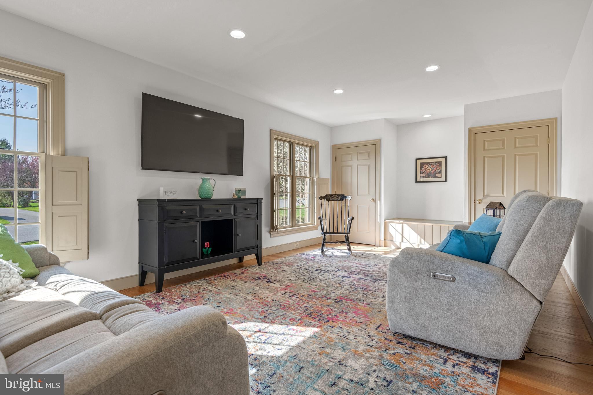 COUNTRY MEADOWS - Residential