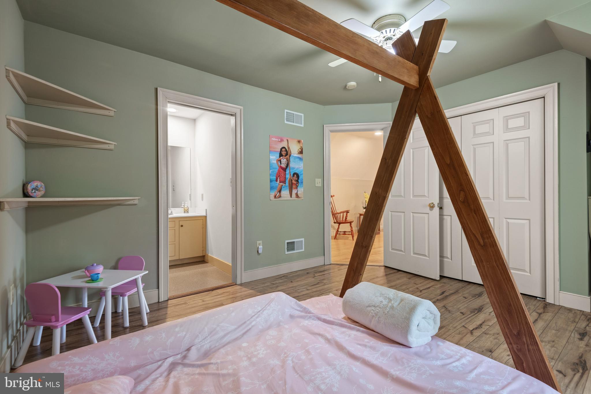 COUNTRY MEADOWS - Residential