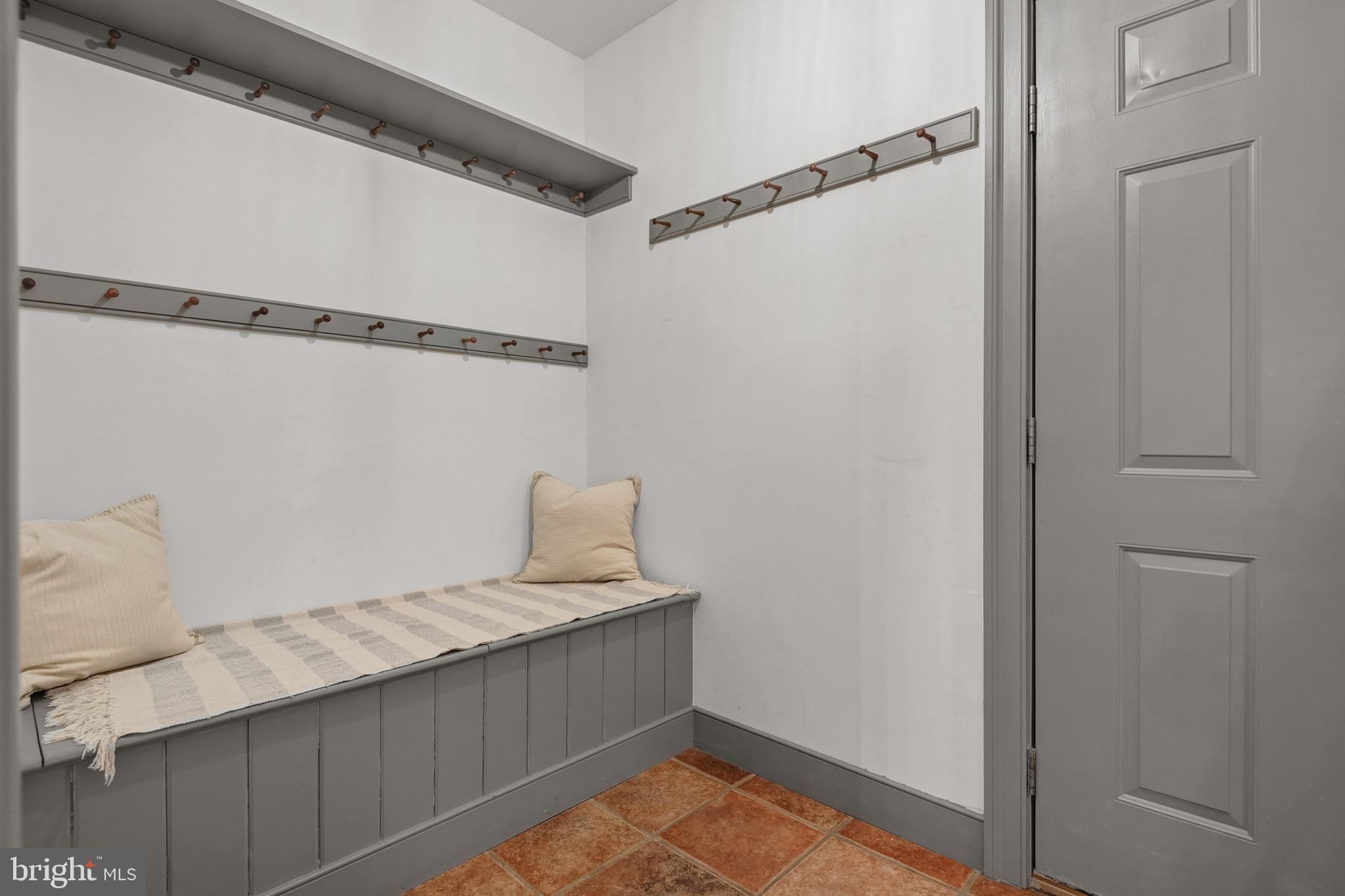 COUNTRY MEADOWS - Residential