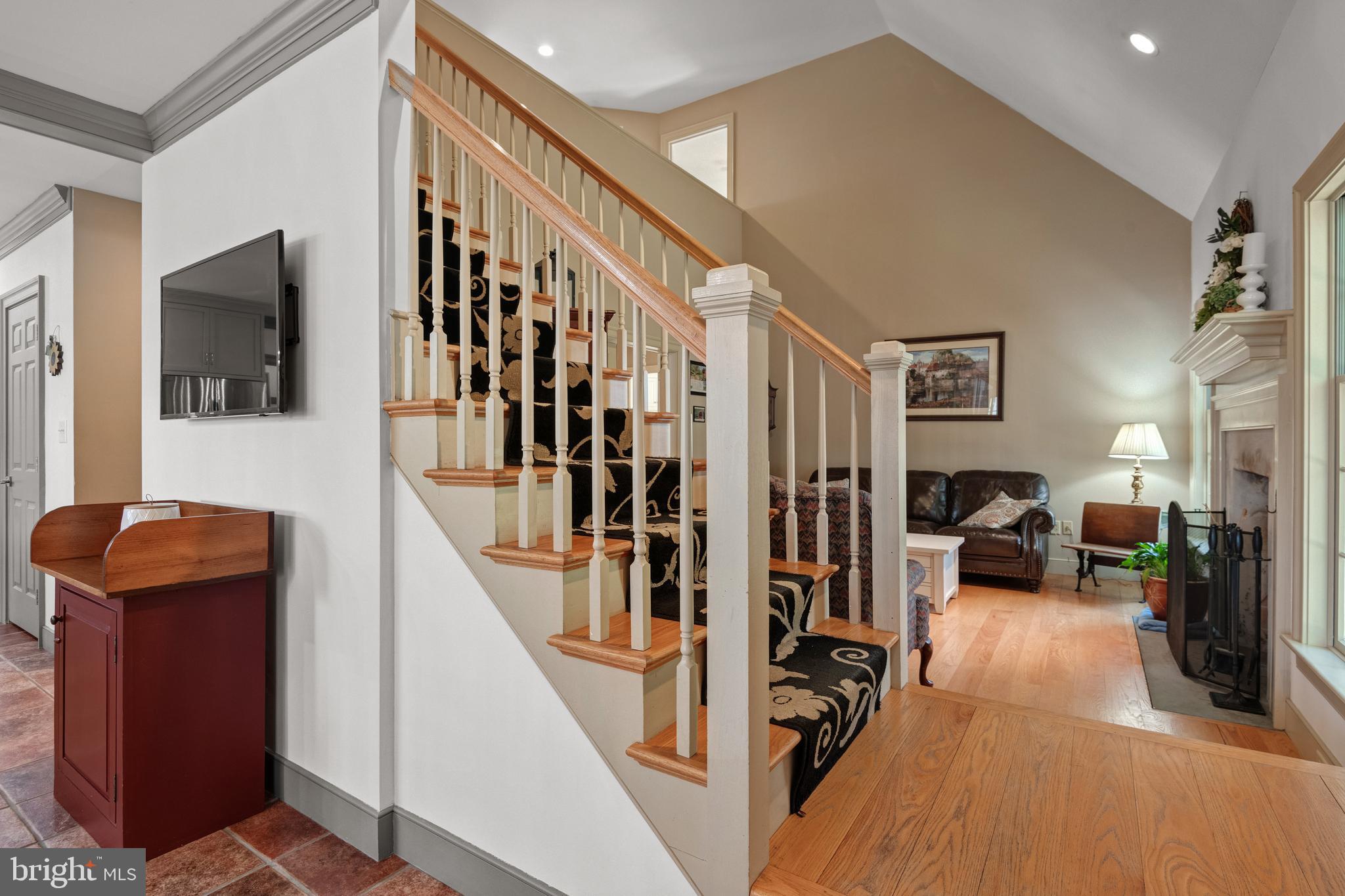 COUNTRY MEADOWS - Residential