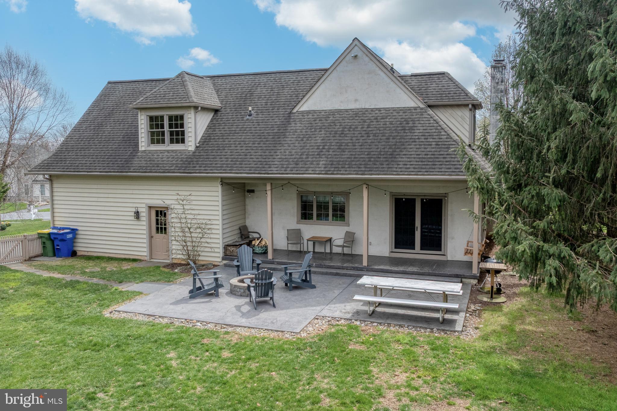 COUNTRY MEADOWS - Residential