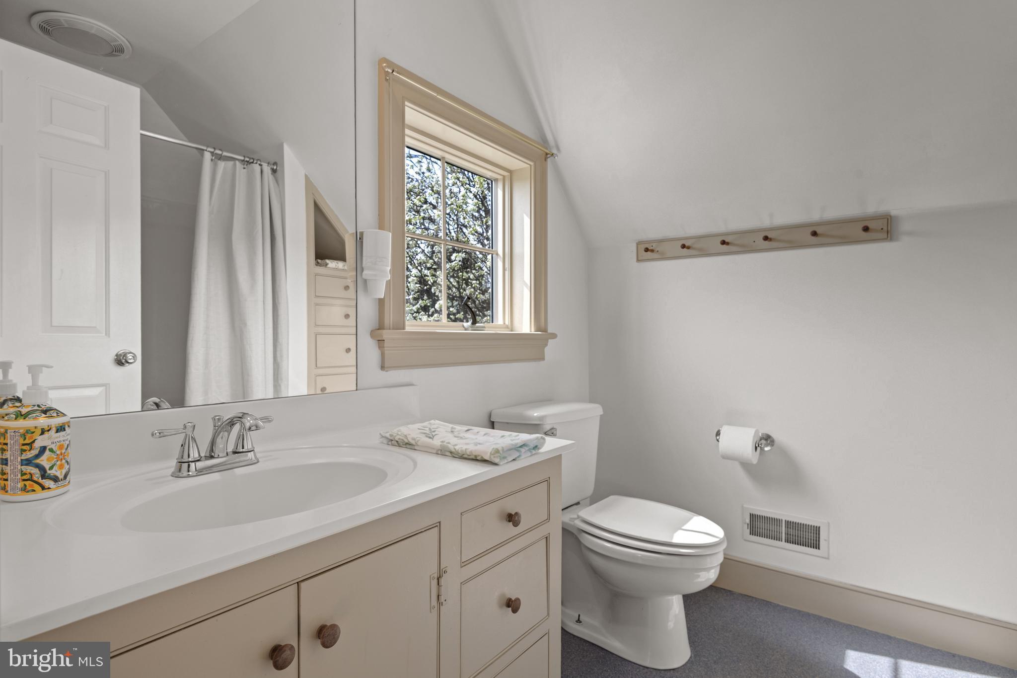 COUNTRY MEADOWS - Residential