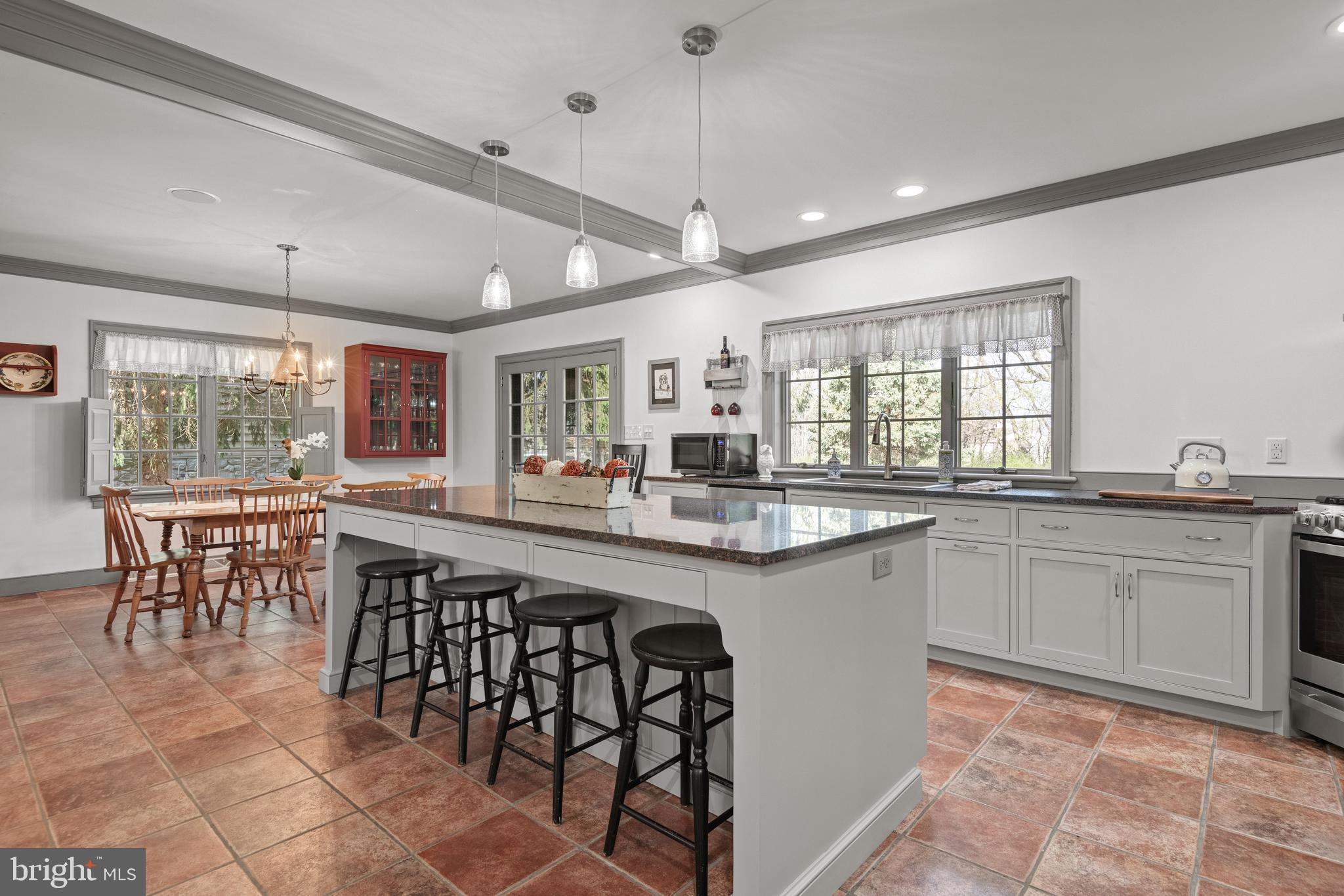 COUNTRY MEADOWS - Residential