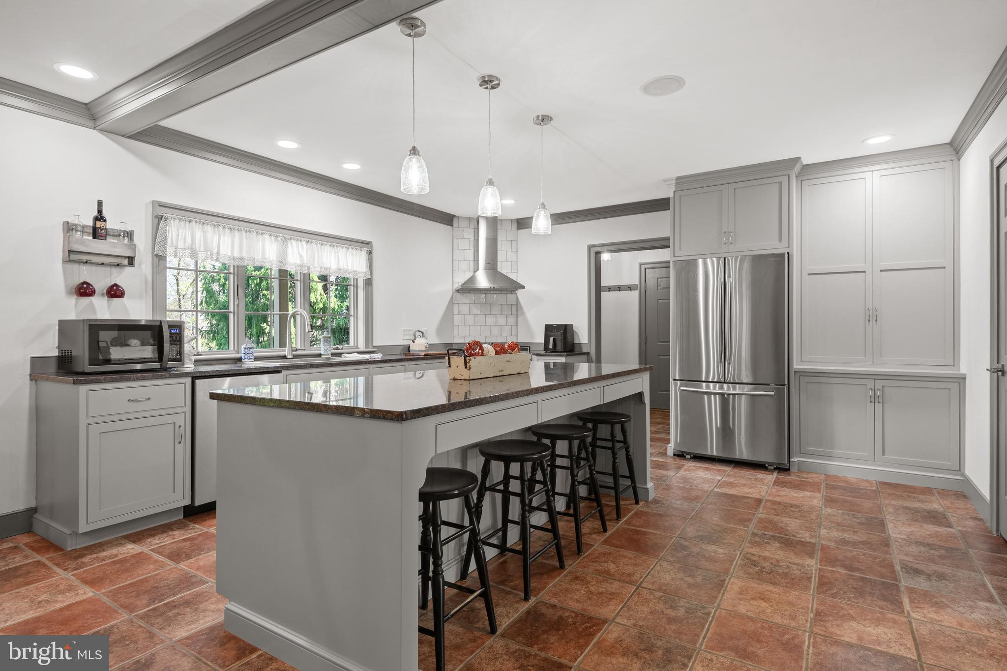 COUNTRY MEADOWS - Residential