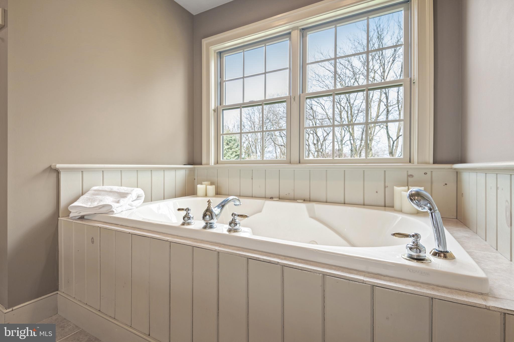 COUNTRY MEADOWS - Residential