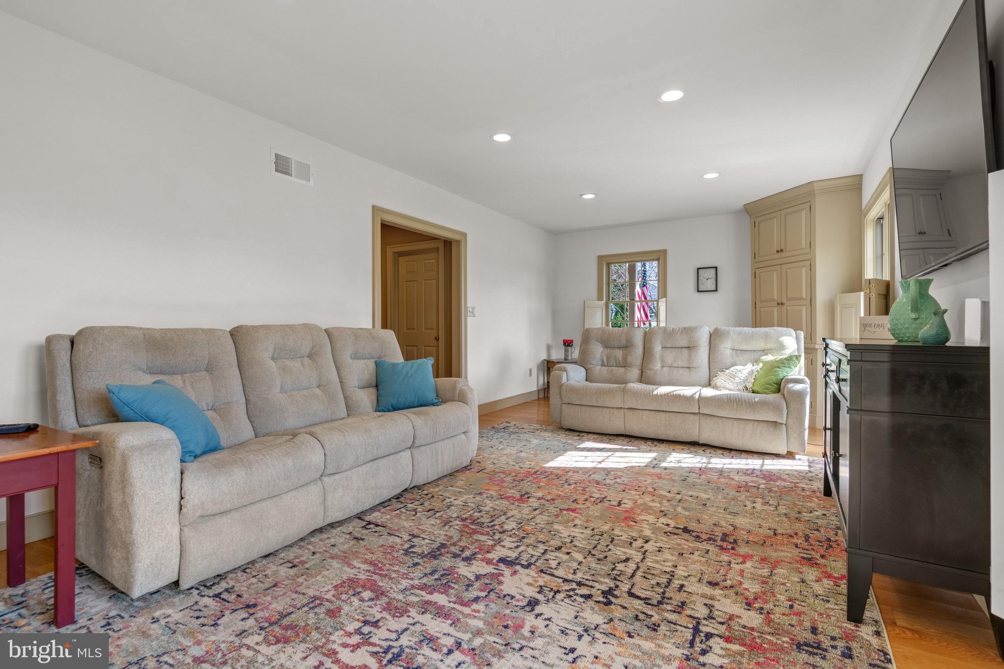 COUNTRY MEADOWS - Residential