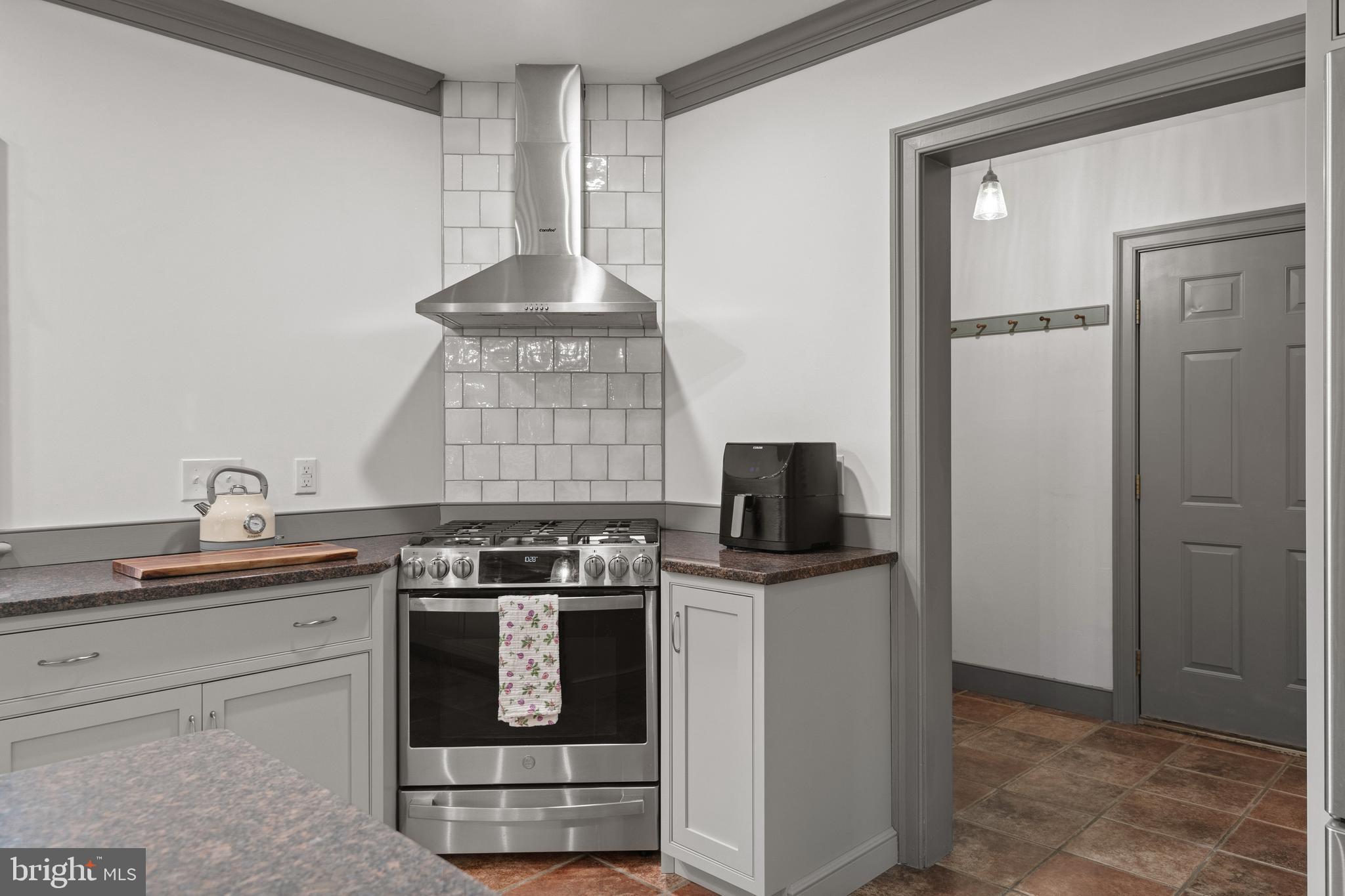 COUNTRY MEADOWS - Residential