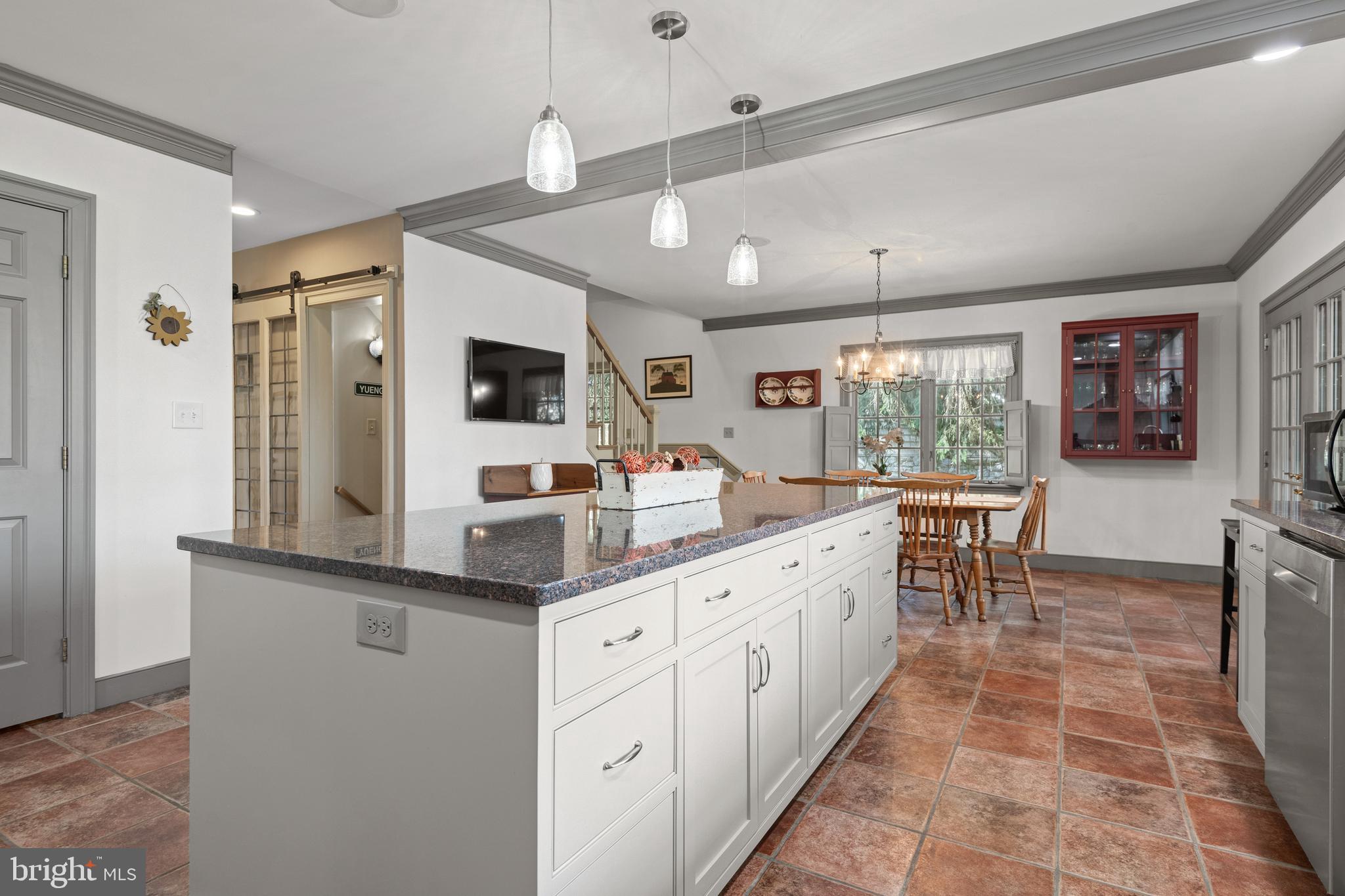 COUNTRY MEADOWS - Residential