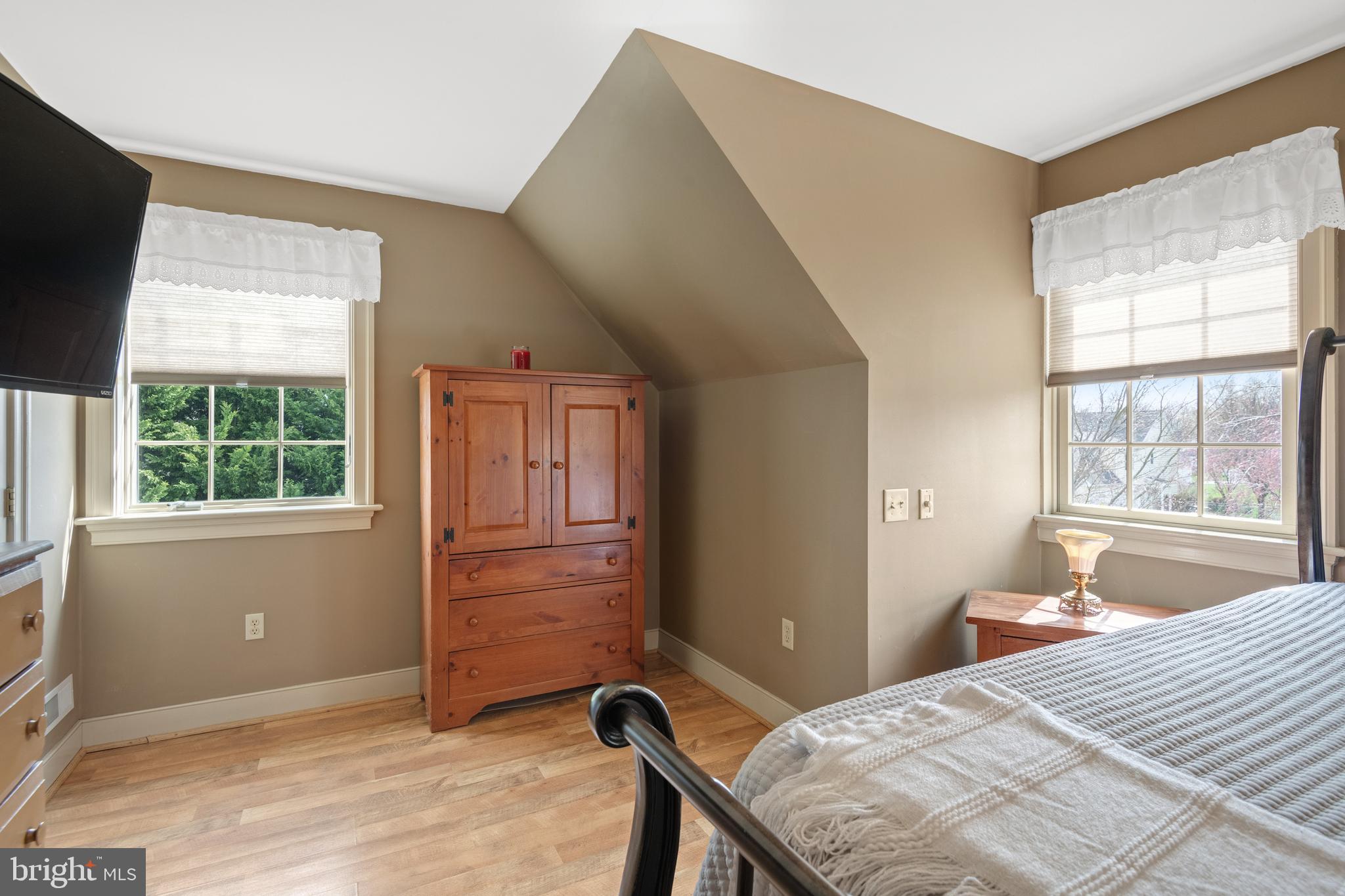 COUNTRY MEADOWS - Residential