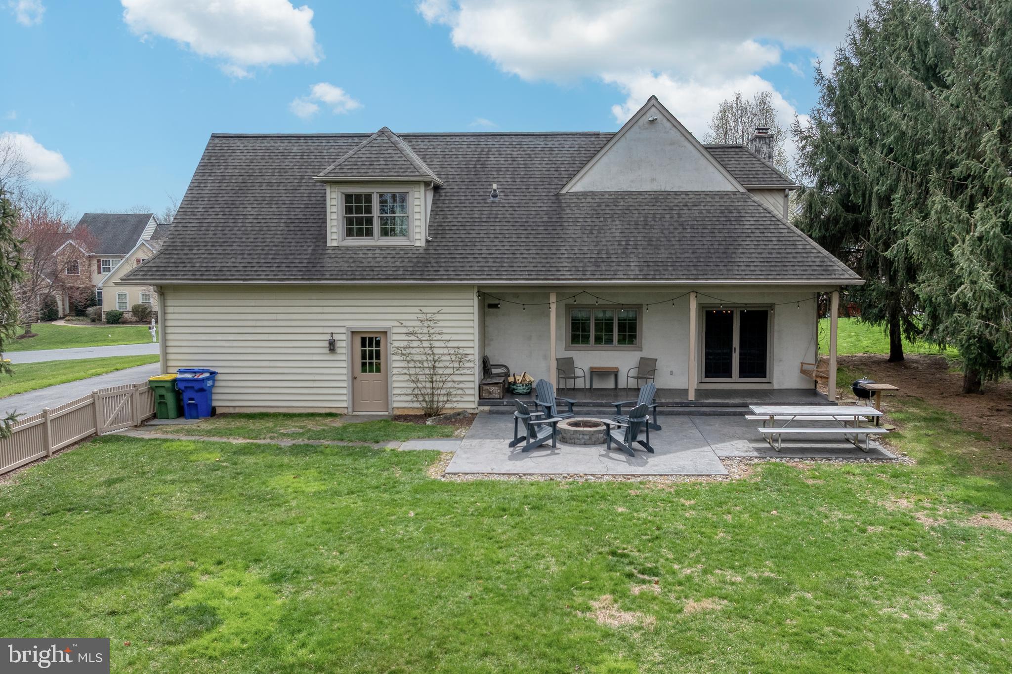 COUNTRY MEADOWS - Residential