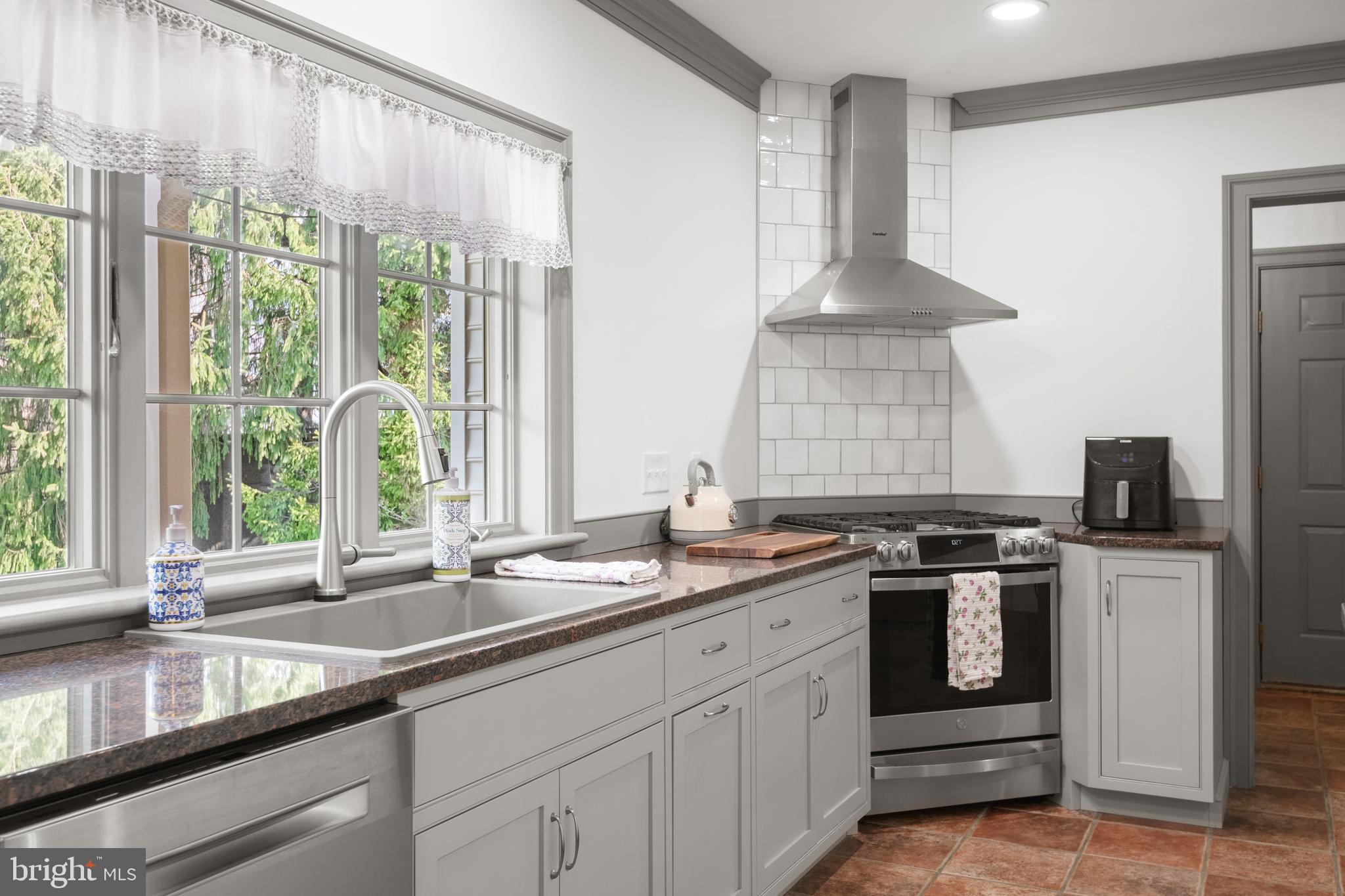 COUNTRY MEADOWS - Residential