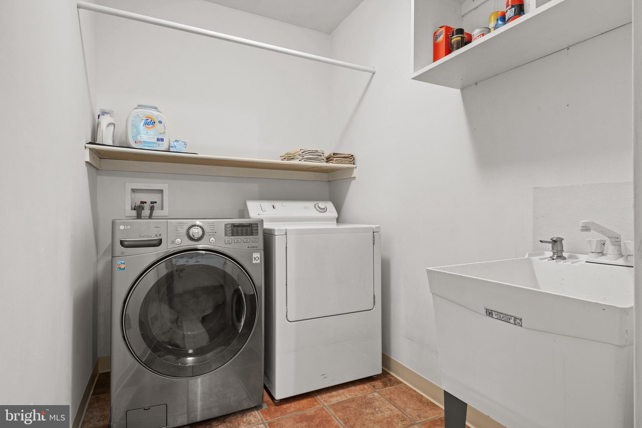 COUNTRY MEADOWS - Residential