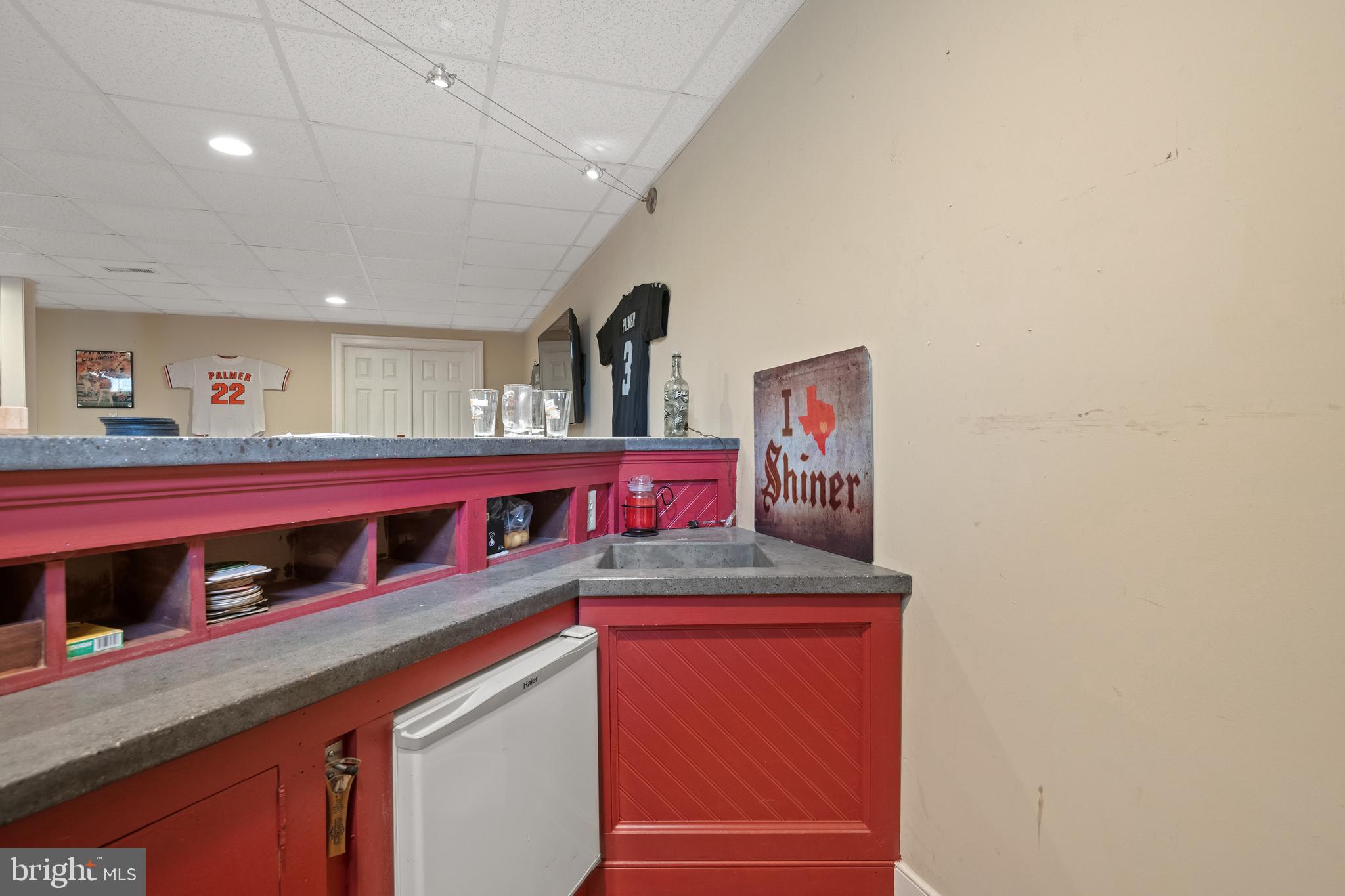 COUNTRY MEADOWS - Residential