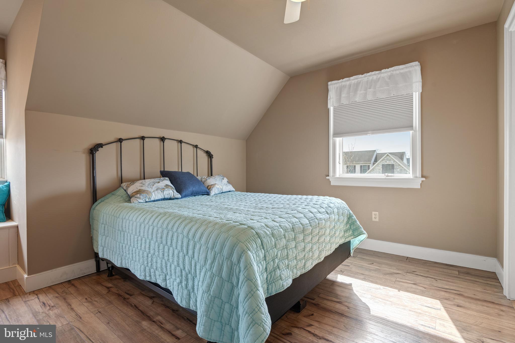 COUNTRY MEADOWS - Residential