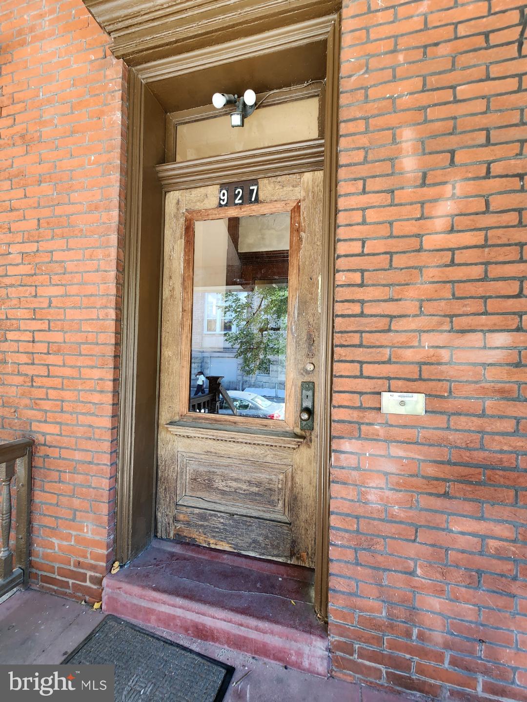 Studio unit available for rent at 927 S. Farragut Street! This one bedroom, one bathroom unit is right down the street from Baltimore Ave, where you can shop at the many stores and eat at the many restaurants, exceptionally within walking distance. Unit is available for immediate move-in. ! All applicants are subject to an income, credit, and background check - no evictions is a must! Tenant is responsible for electric, and a flat water fee of $50/month is added to rent. Pets are welcome - $300 fee - no monthly rent!