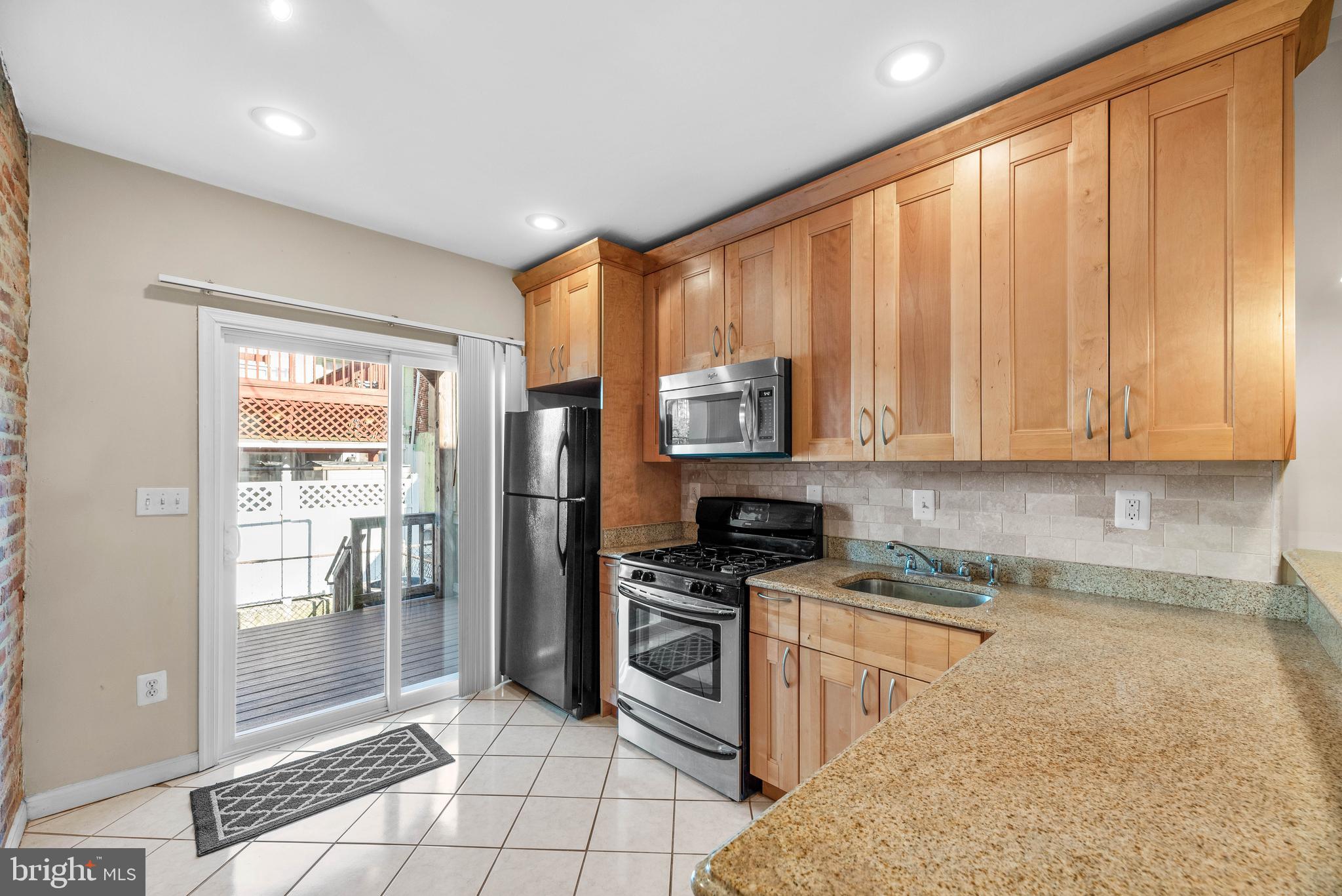 LOCUST POINT - Residential