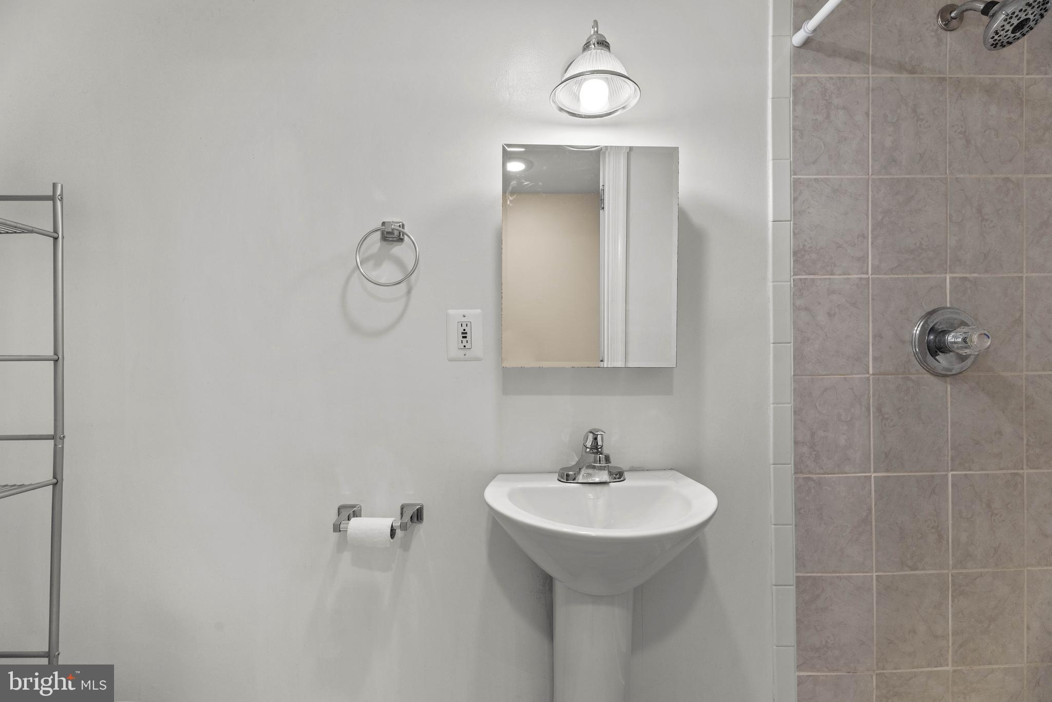 LOCUST POINT - Residential