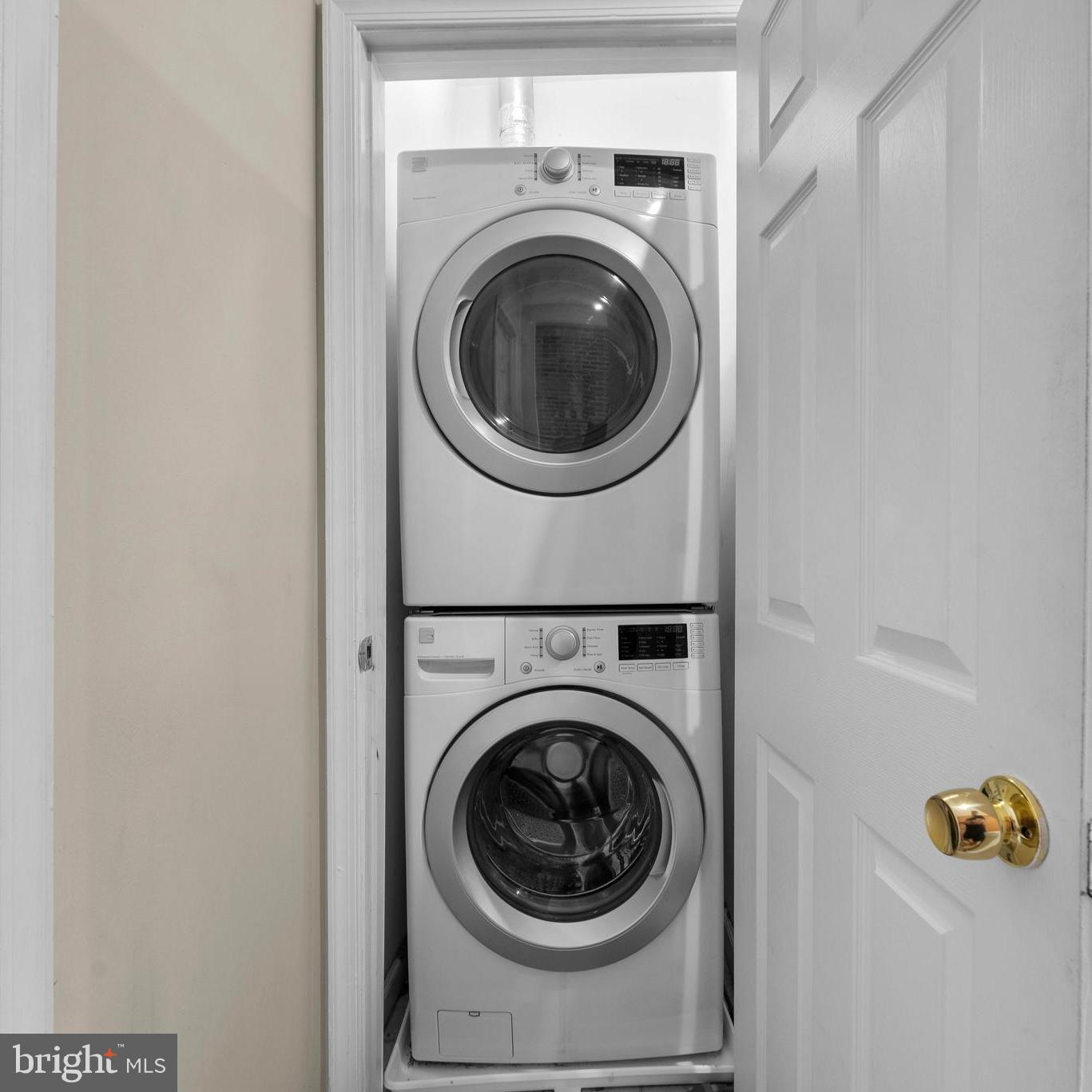 LOCUST POINT - Residential