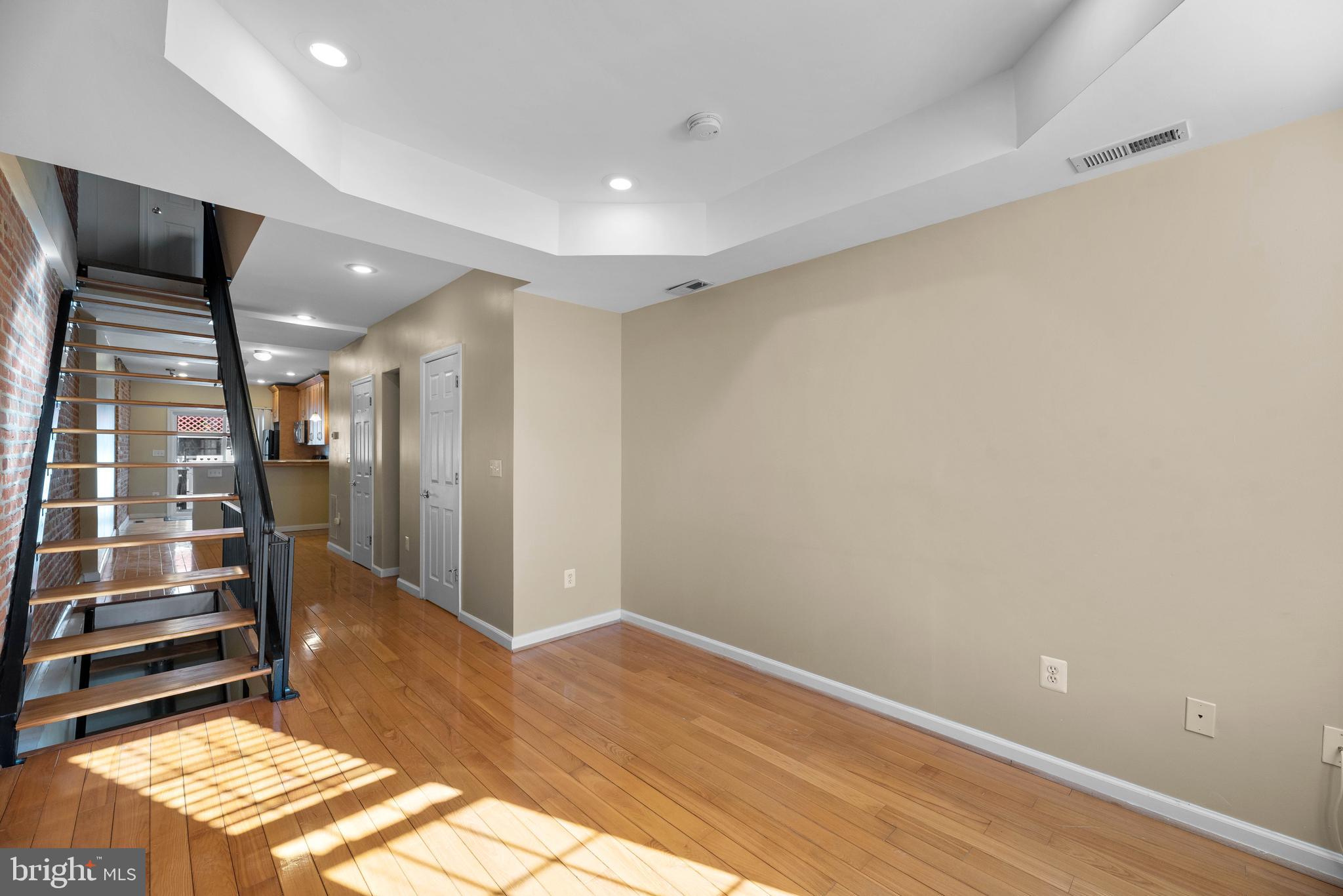 LOCUST POINT - Residential