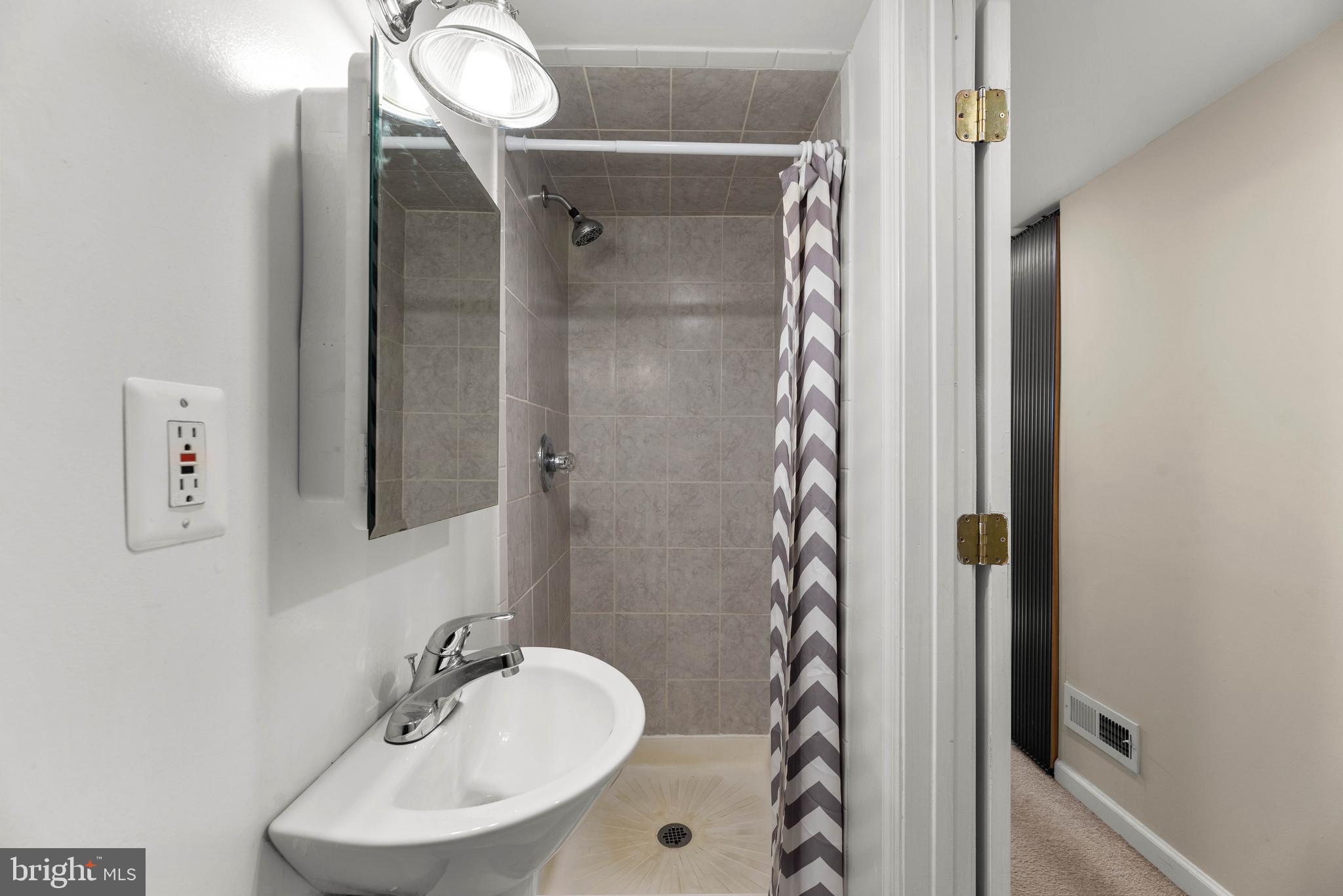 LOCUST POINT - Residential