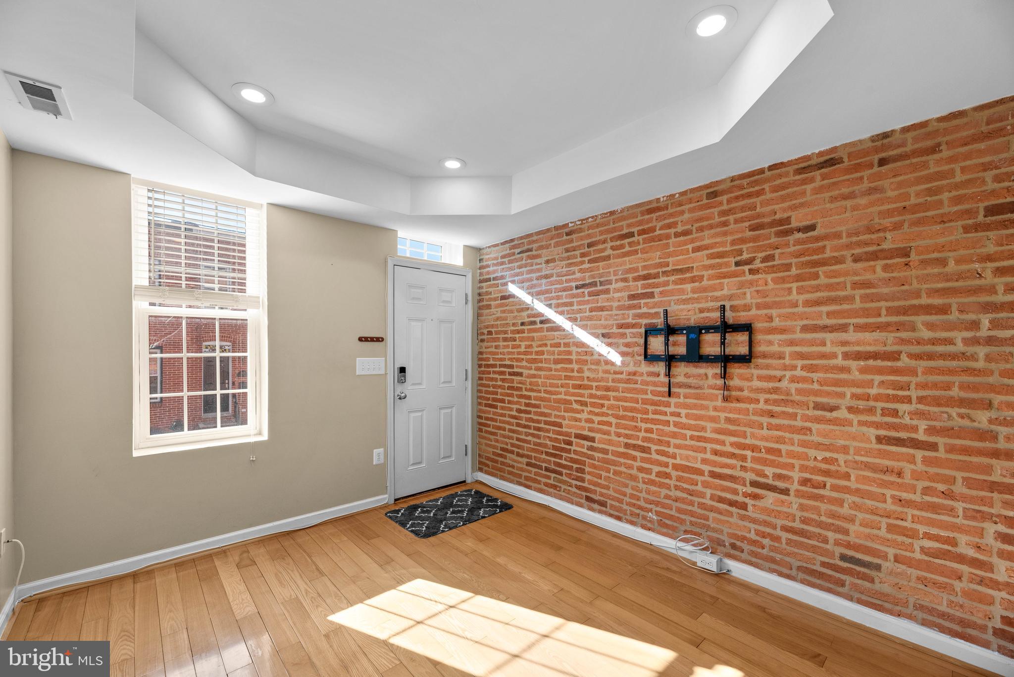 LOCUST POINT - Residential