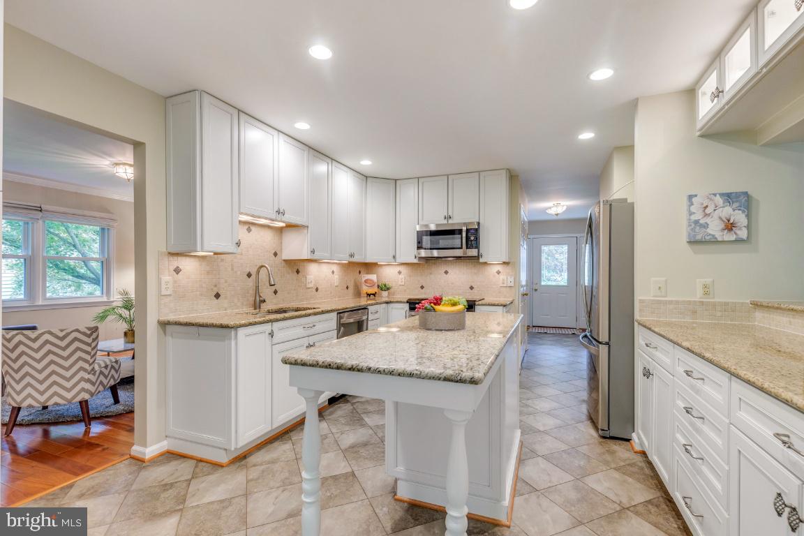 LAKEWOOD HILLS - Residential