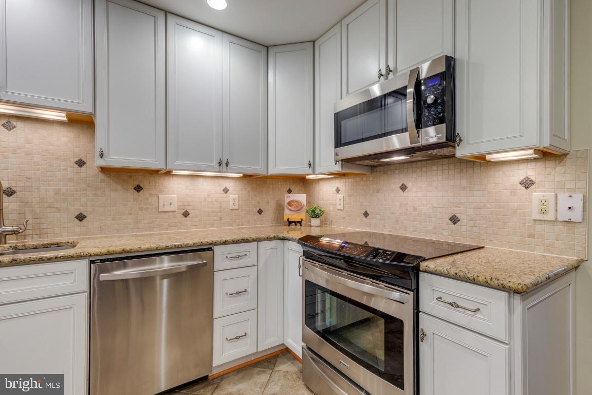 LAKEWOOD HILLS - Residential