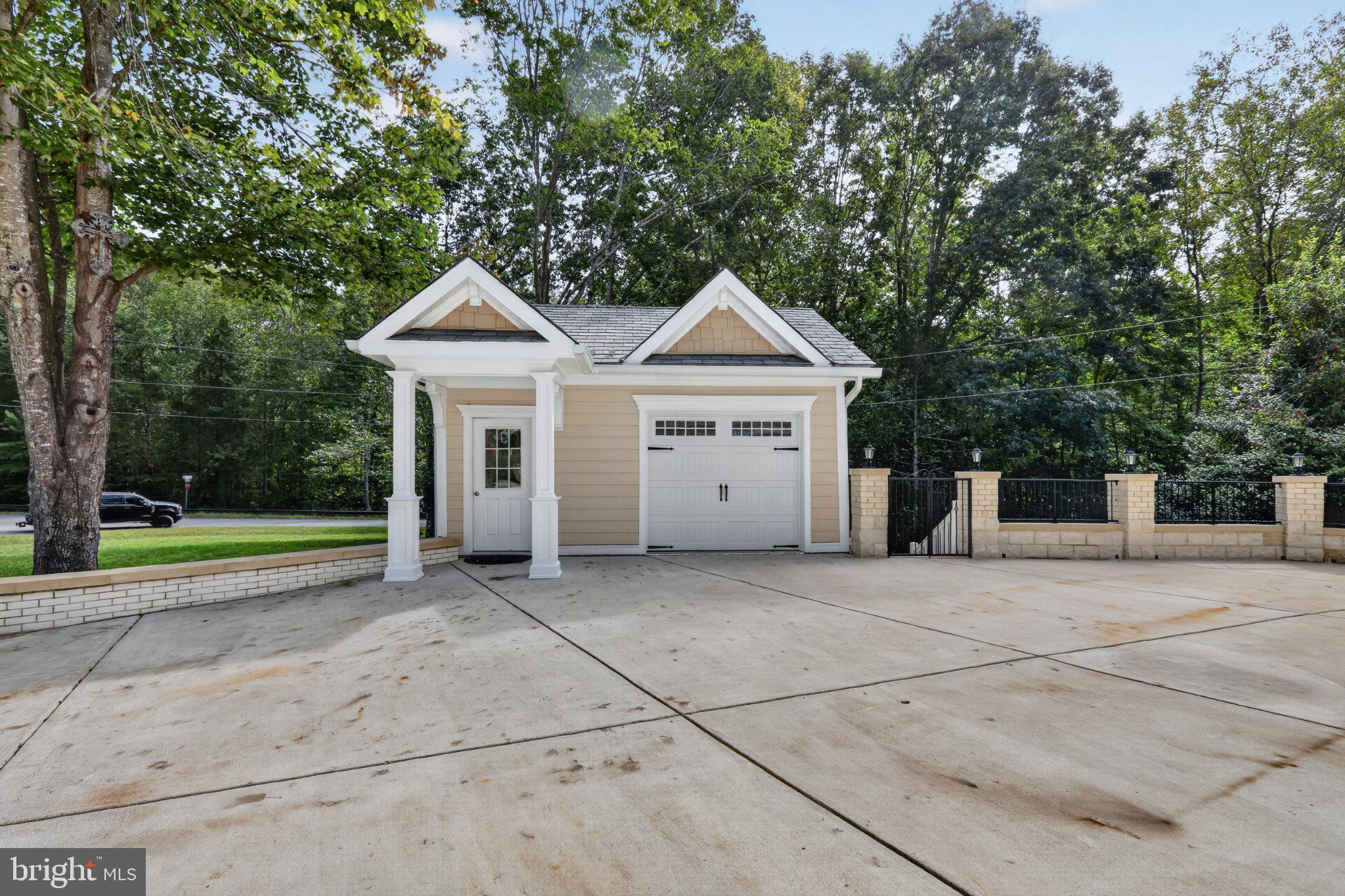 8848 CLINTON DRIVE