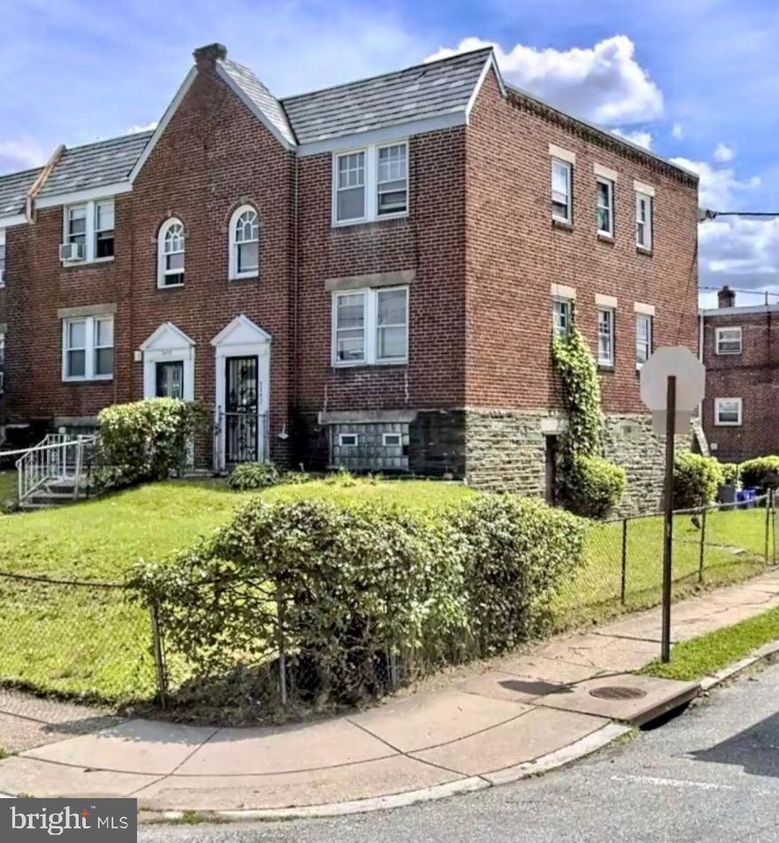 Great Investment Opportunity for the Savvy Investor looking for a Great Money Producing Project in  a Prime Real Estate Location
Very Motivated Seller.
Will consider all reasonable offers !!
Property is being Sold in AS IS CONDITION