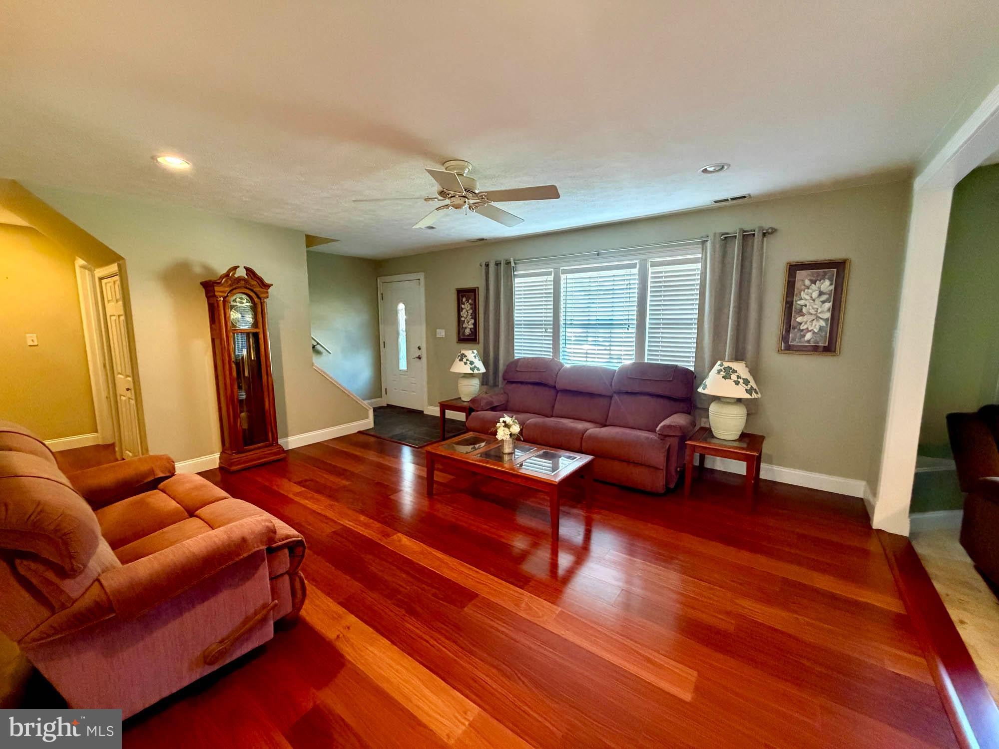 123 N MEADOW DRIVE