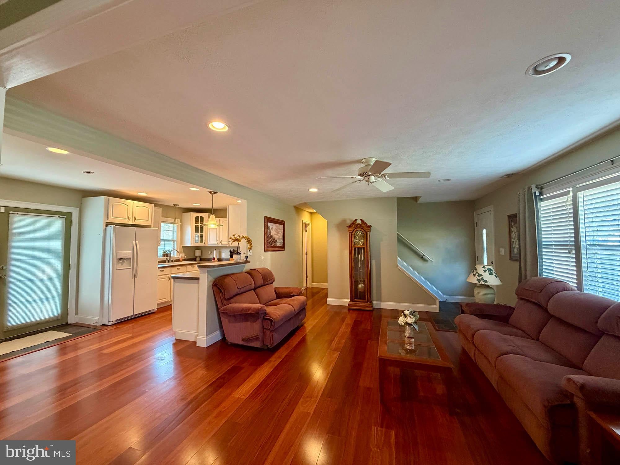 123 N MEADOW DRIVE