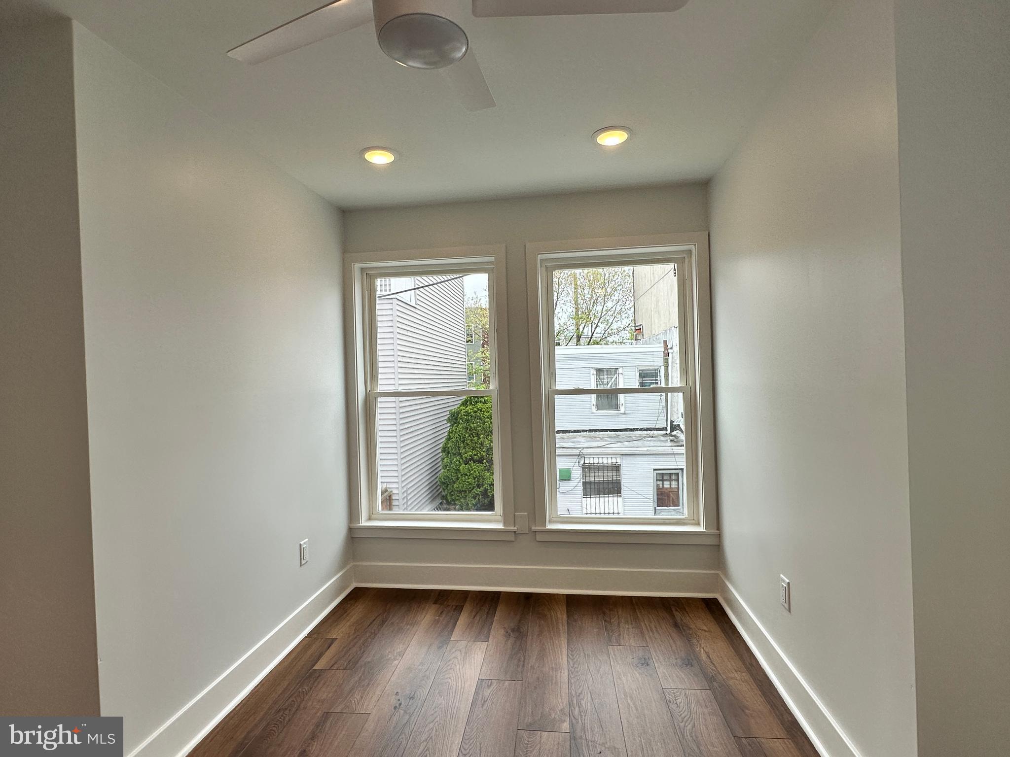 POINT BREEZE - Residential