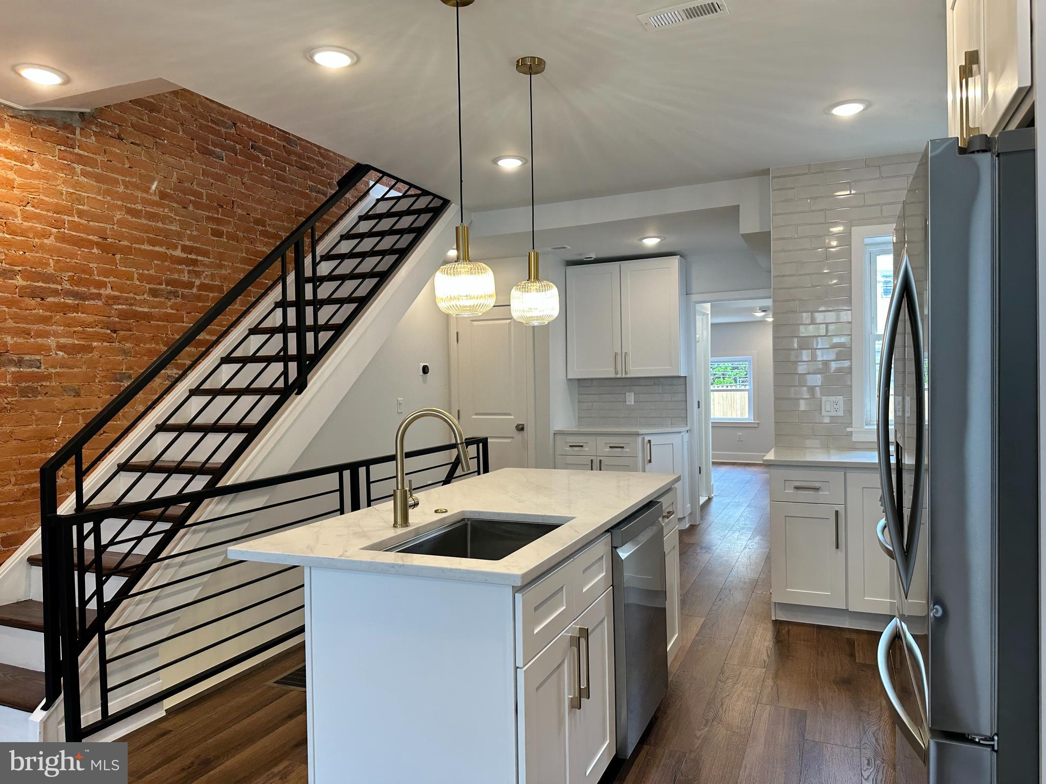 POINT BREEZE - Residential