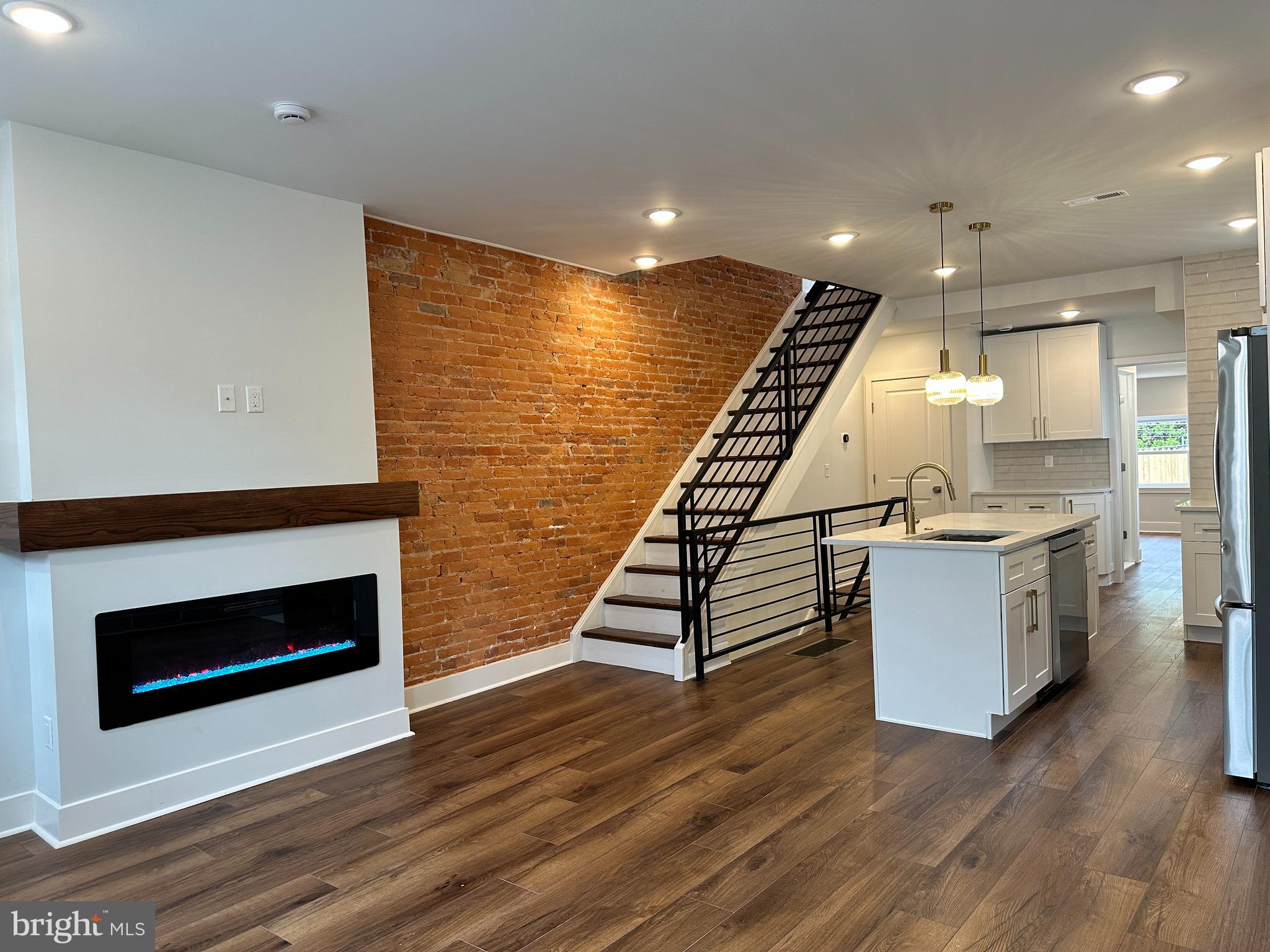 POINT BREEZE - Residential