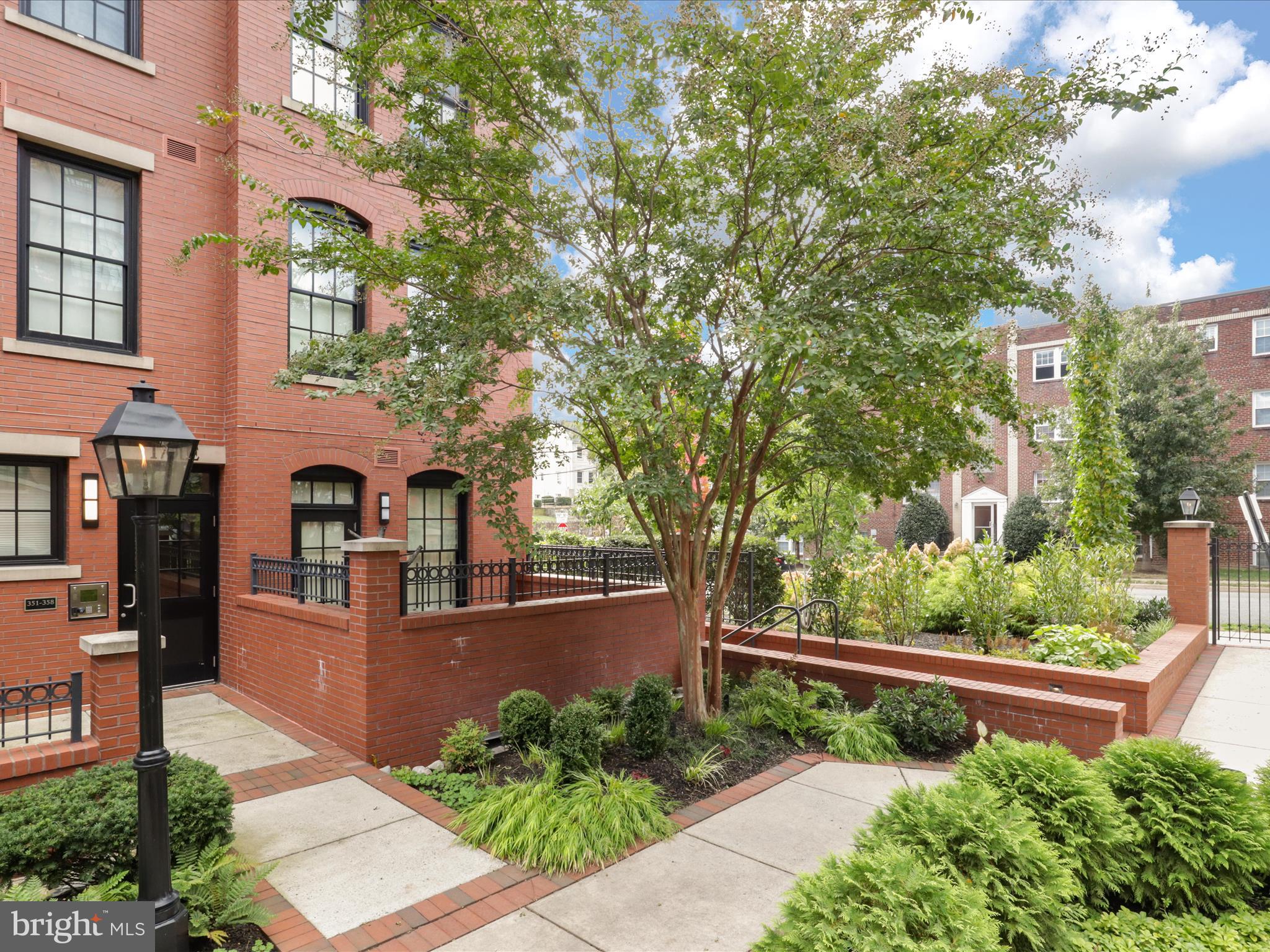 GASLIGHT SQUARE - Residential Lease