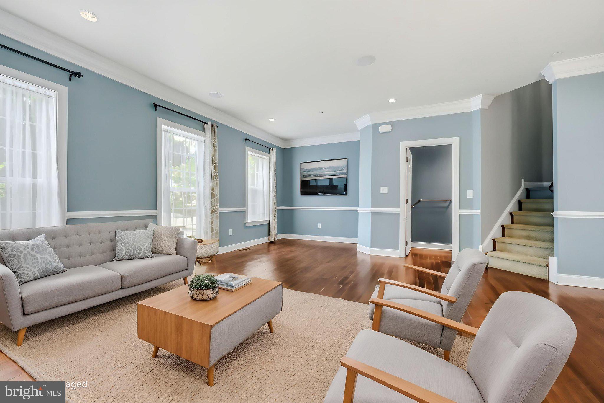208 JACKDAW ALLEY 208