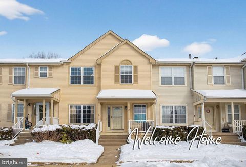 Photo of 14 Tasley Court, ROBBINSVILLE, NJ 08691 (MLS # NJME2071906)