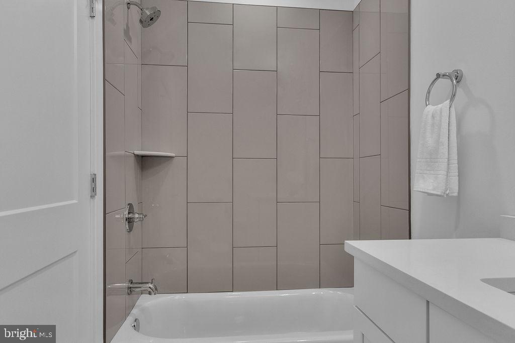 THE LOCKS - Residential