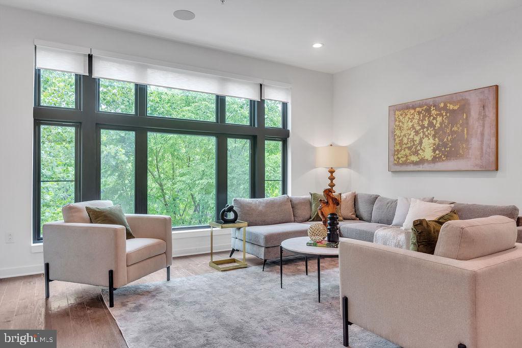 THE LOCKS - Residential