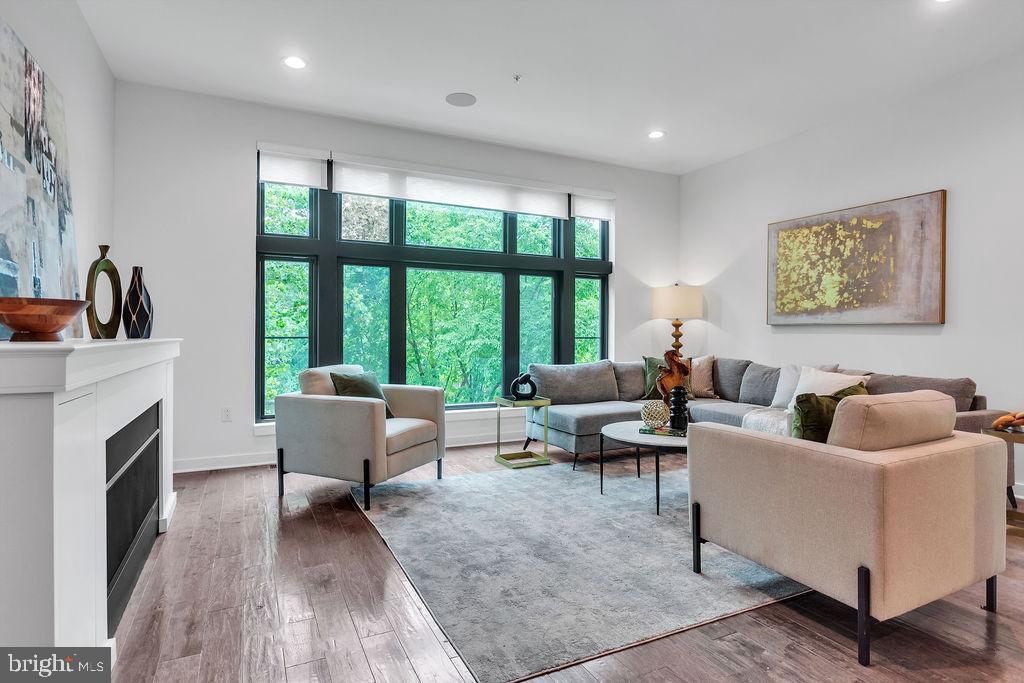 THE LOCKS - Residential