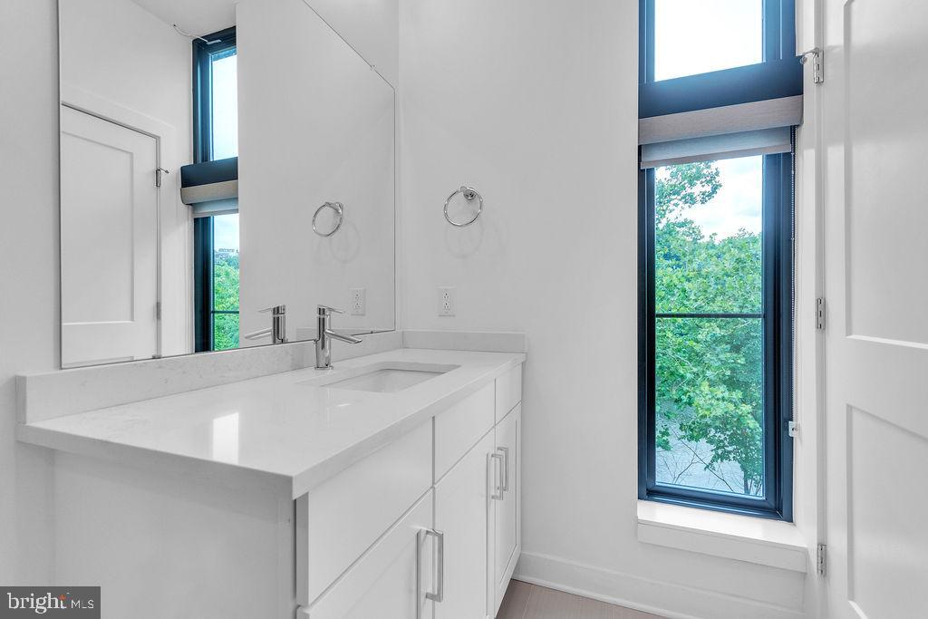 THE LOCKS - Residential