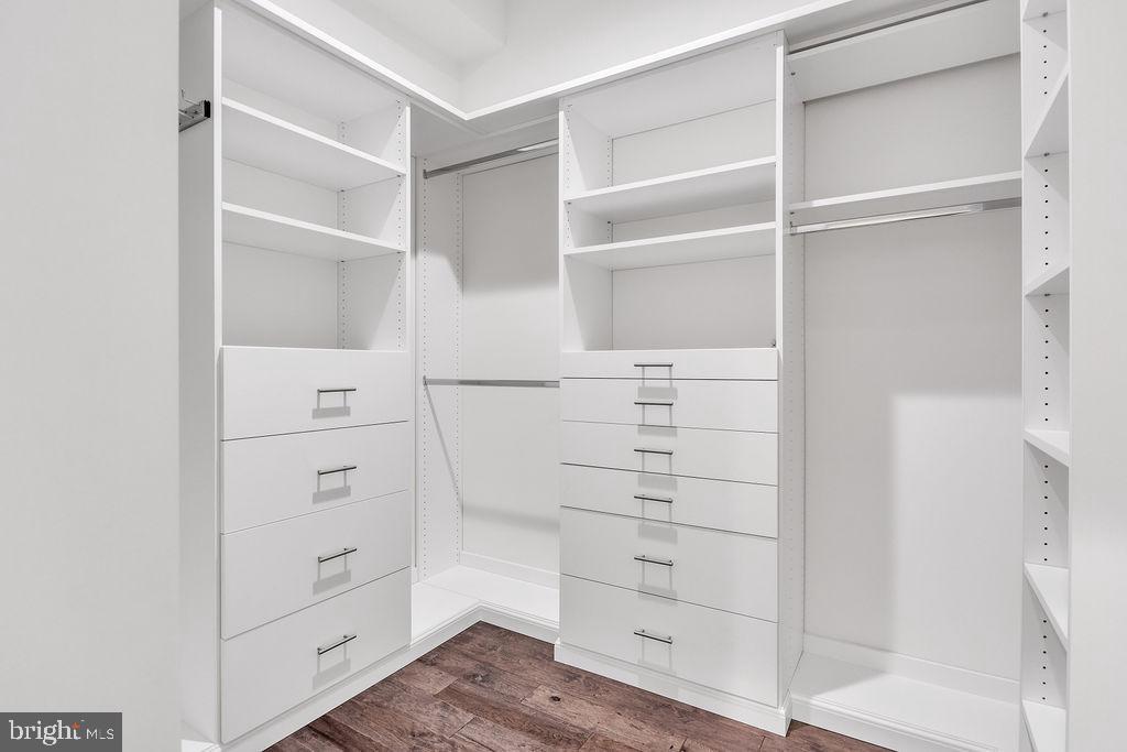 THE LOCKS - Residential