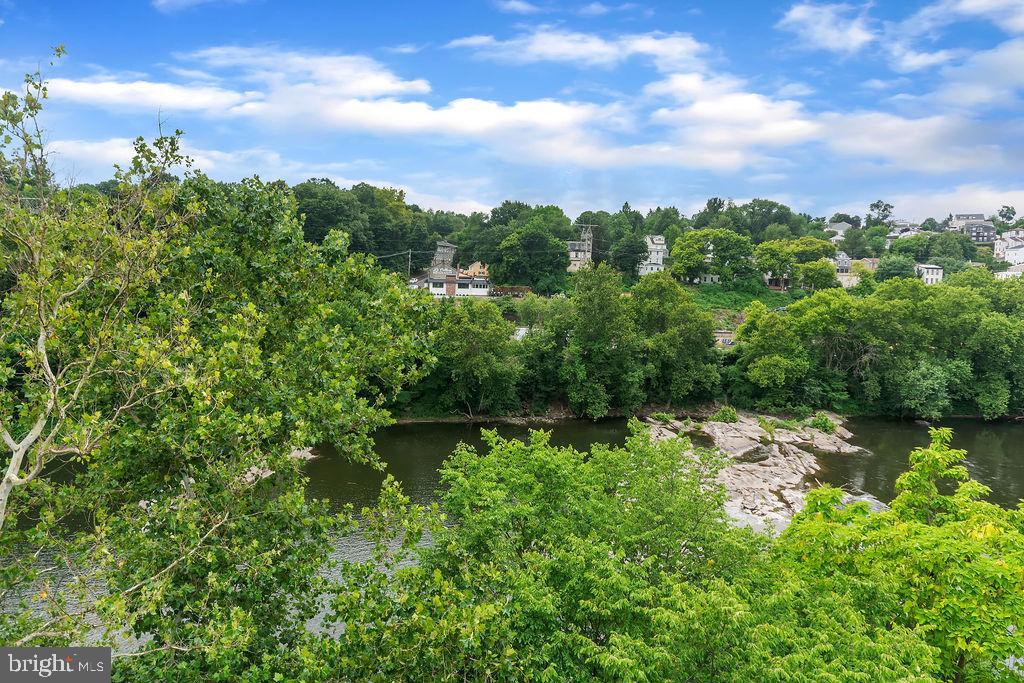 THE LOCKS - Residential