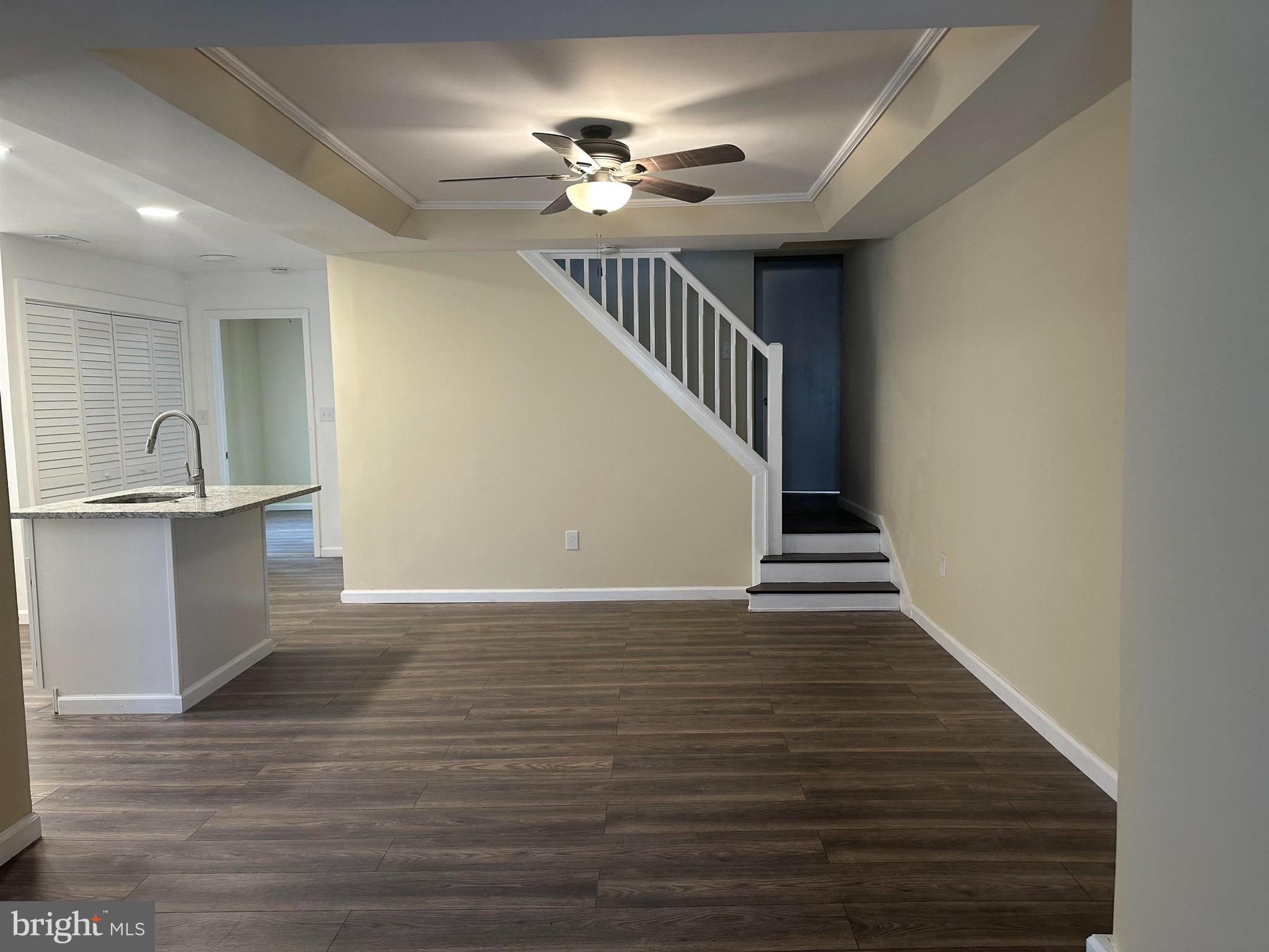 909 W WHITE HORSE PIKE